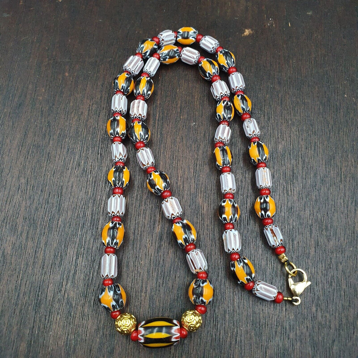 YCH-10 Venetian Style Chevron and White Heart Venetian Feather Beads Necklace