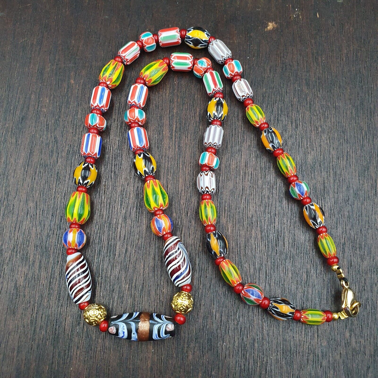 YCH-8 Venetian Style Chevron and White Heart Venetian Feather Beads Necklace