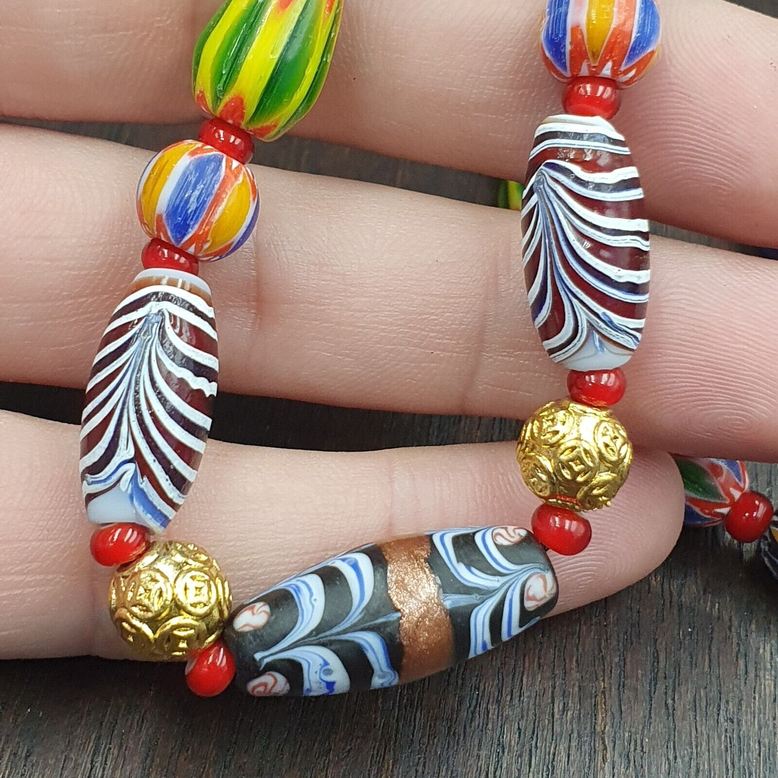 YCH-8 Venetian Style Chevron and White Heart Venetian Feather Beads Necklace