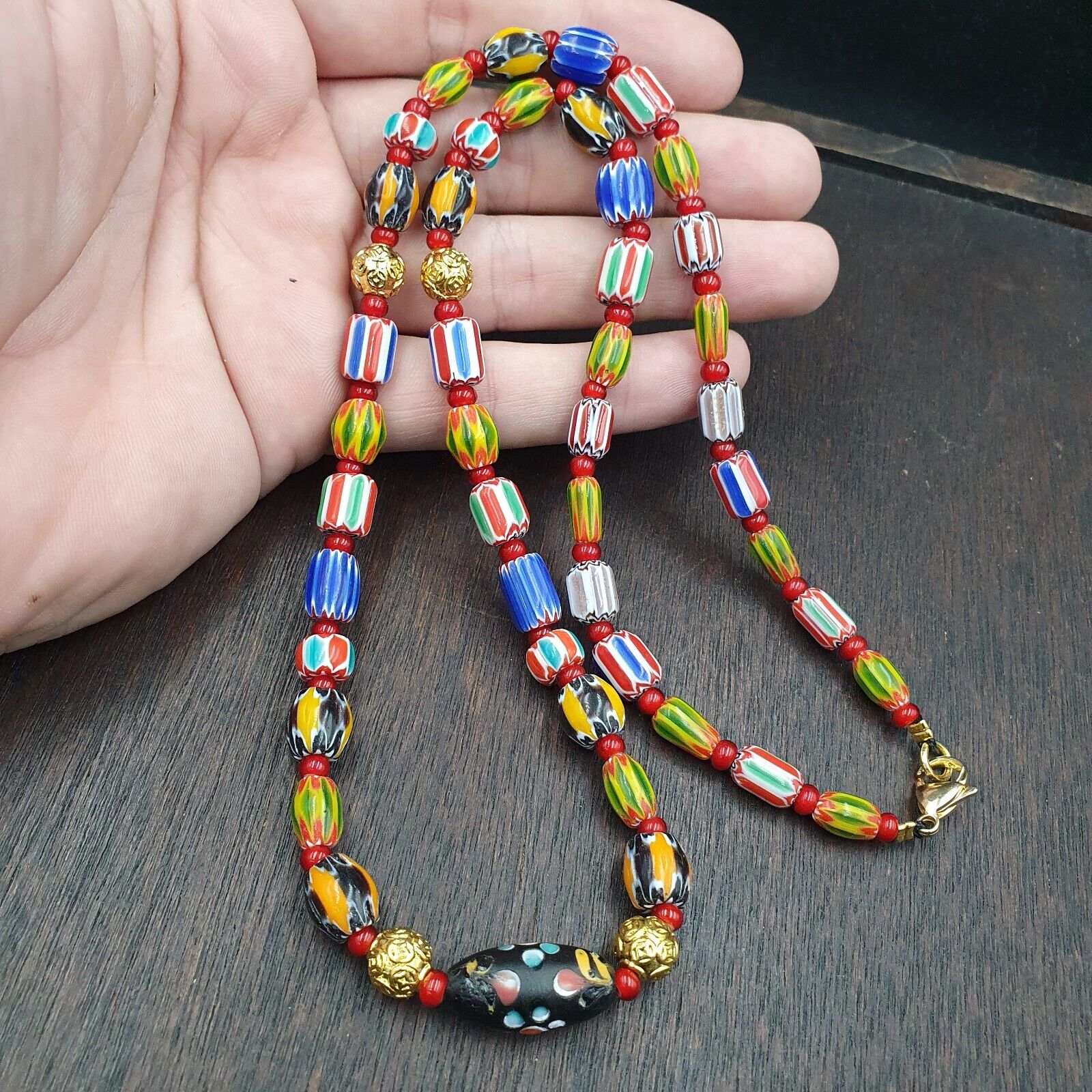 YCH-9 Venetian Style Chevron and White Heart Venetian Feather Beads Necklace