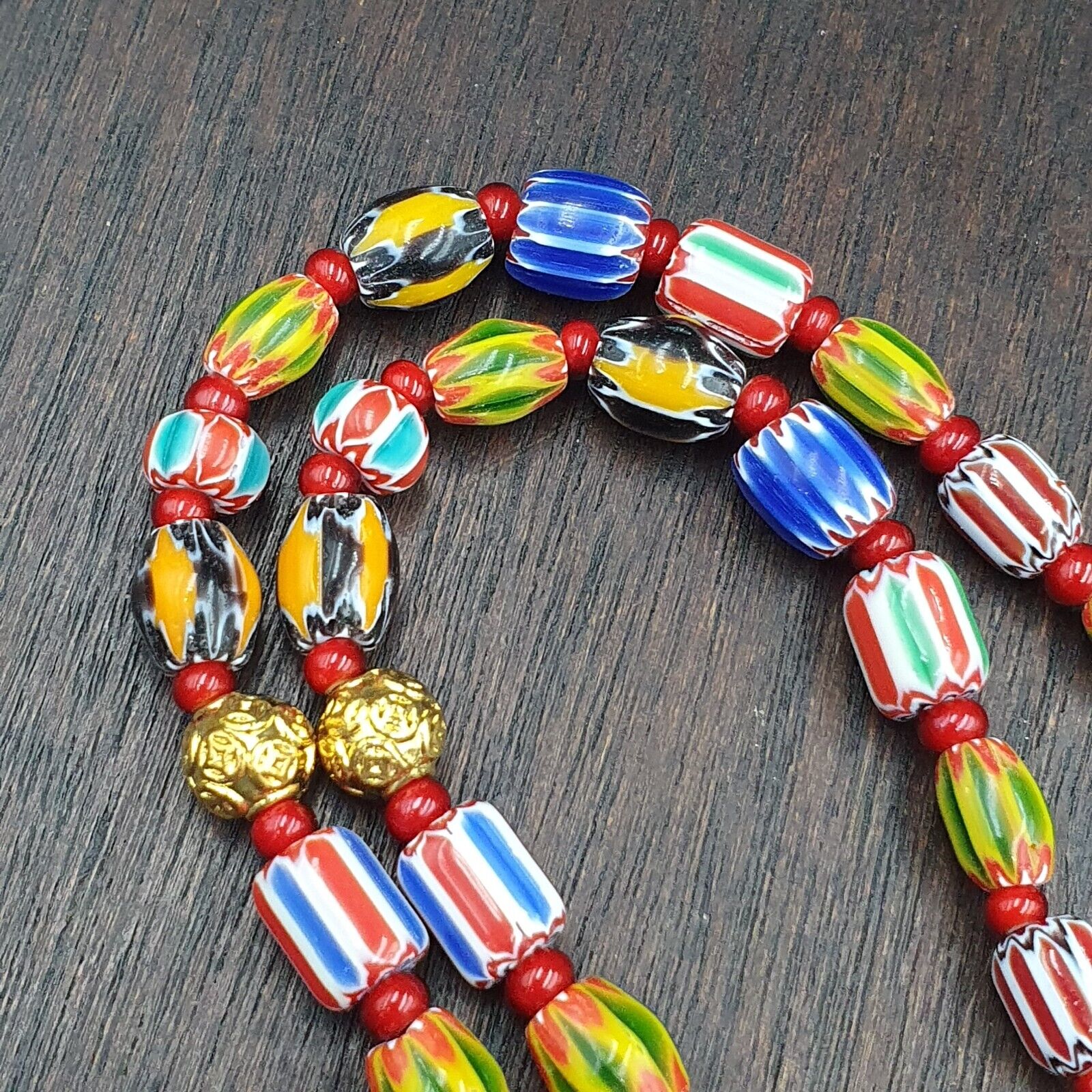 YCH-9 Venetian Style Chevron and White Heart Venetian Feather Beads Necklace