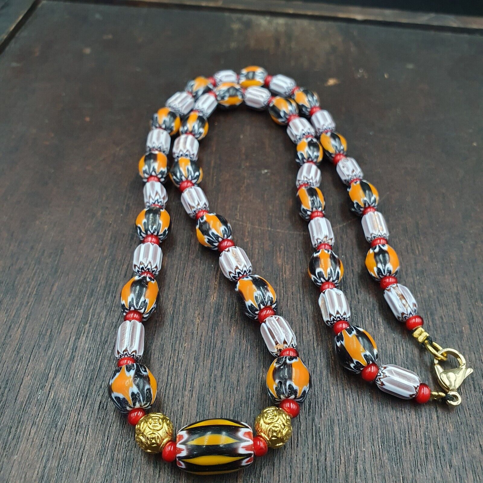 YCH-10 Venetian Style Chevron and White Heart Venetian Feather Beads Necklace