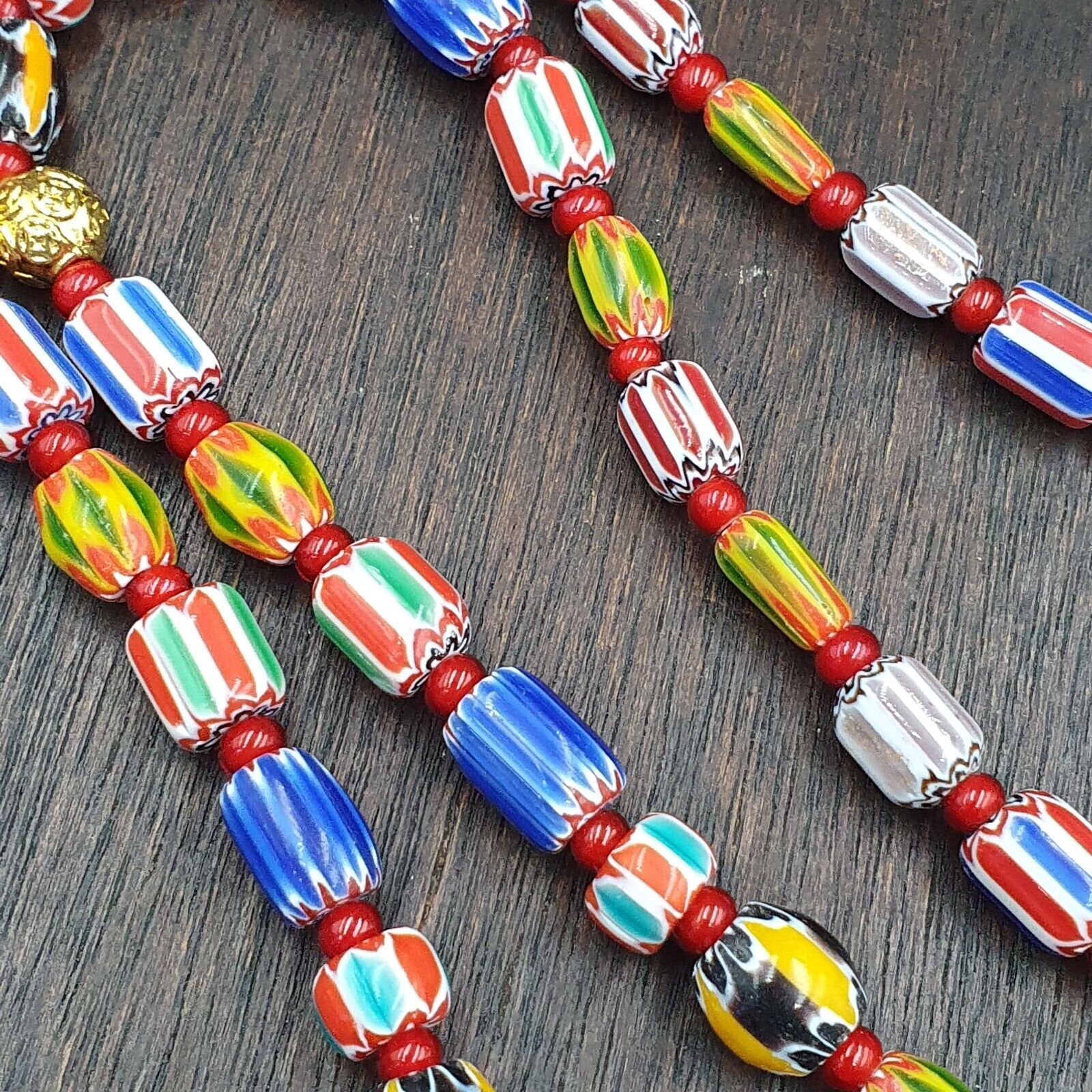 YCH-9 Venetian Style Chevron and White Heart Venetian Feather Beads Necklace