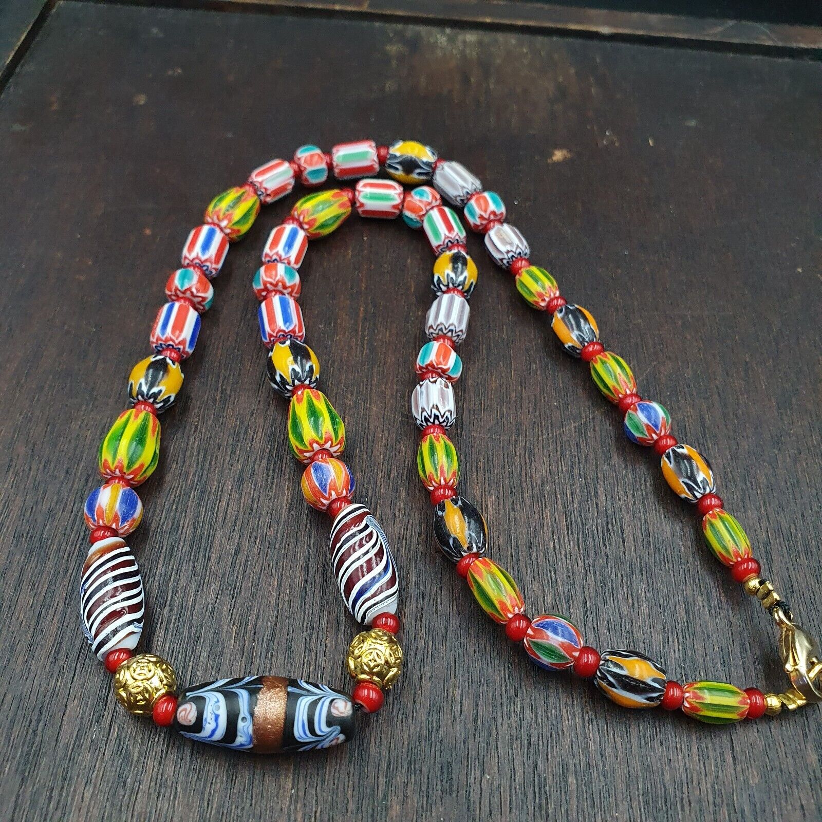 YCH-8 Venetian Style Chevron and White Heart Venetian Feather Beads Necklace