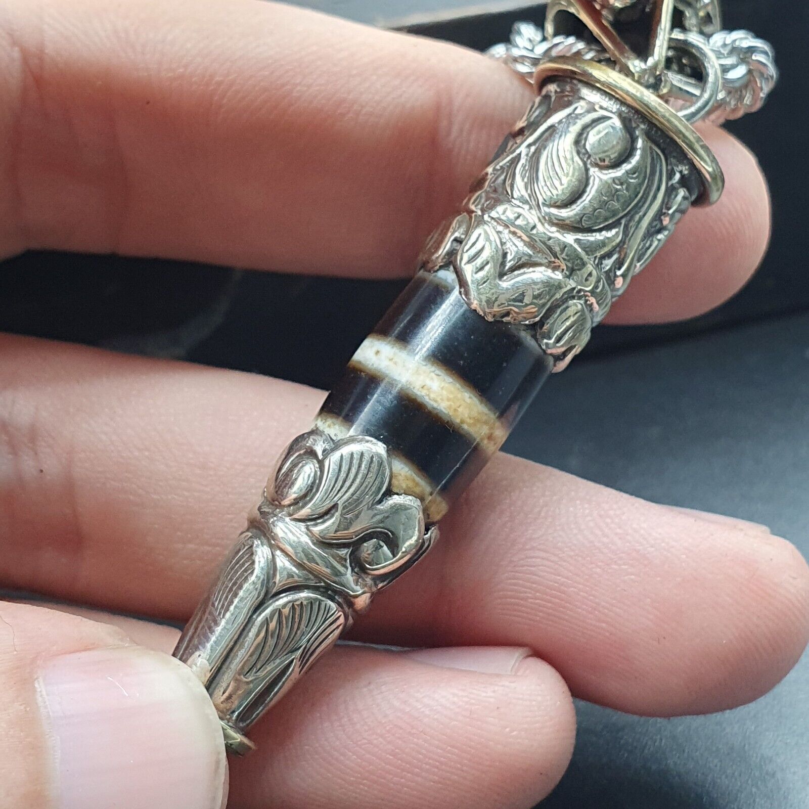 Rare 2 Stripes Tibetan Silver Nepalese Agate bead dzi pendant Necklace