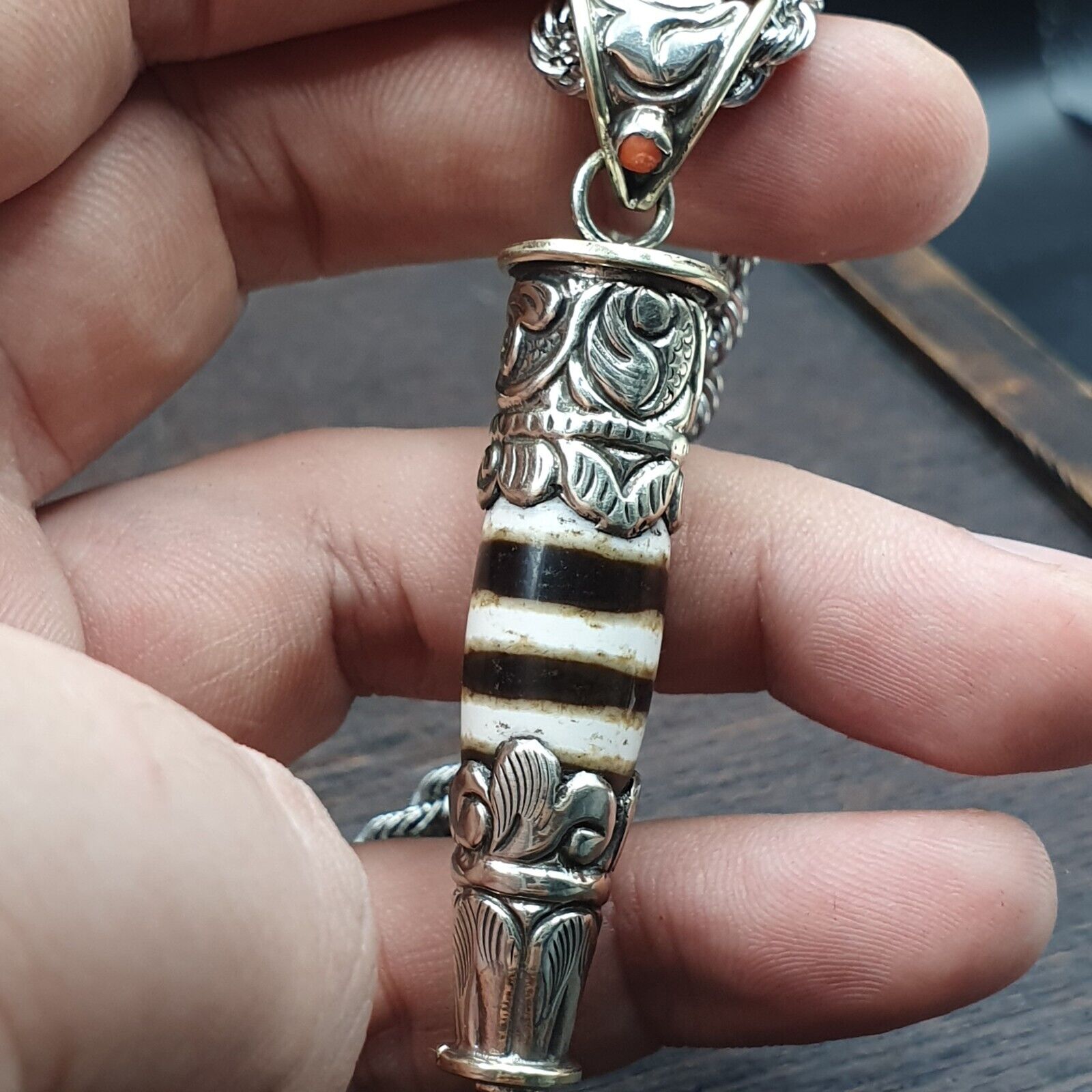 Rare 3 Stripes Tibetan Silver Nepalese Agate bead dzi pendant Necklace