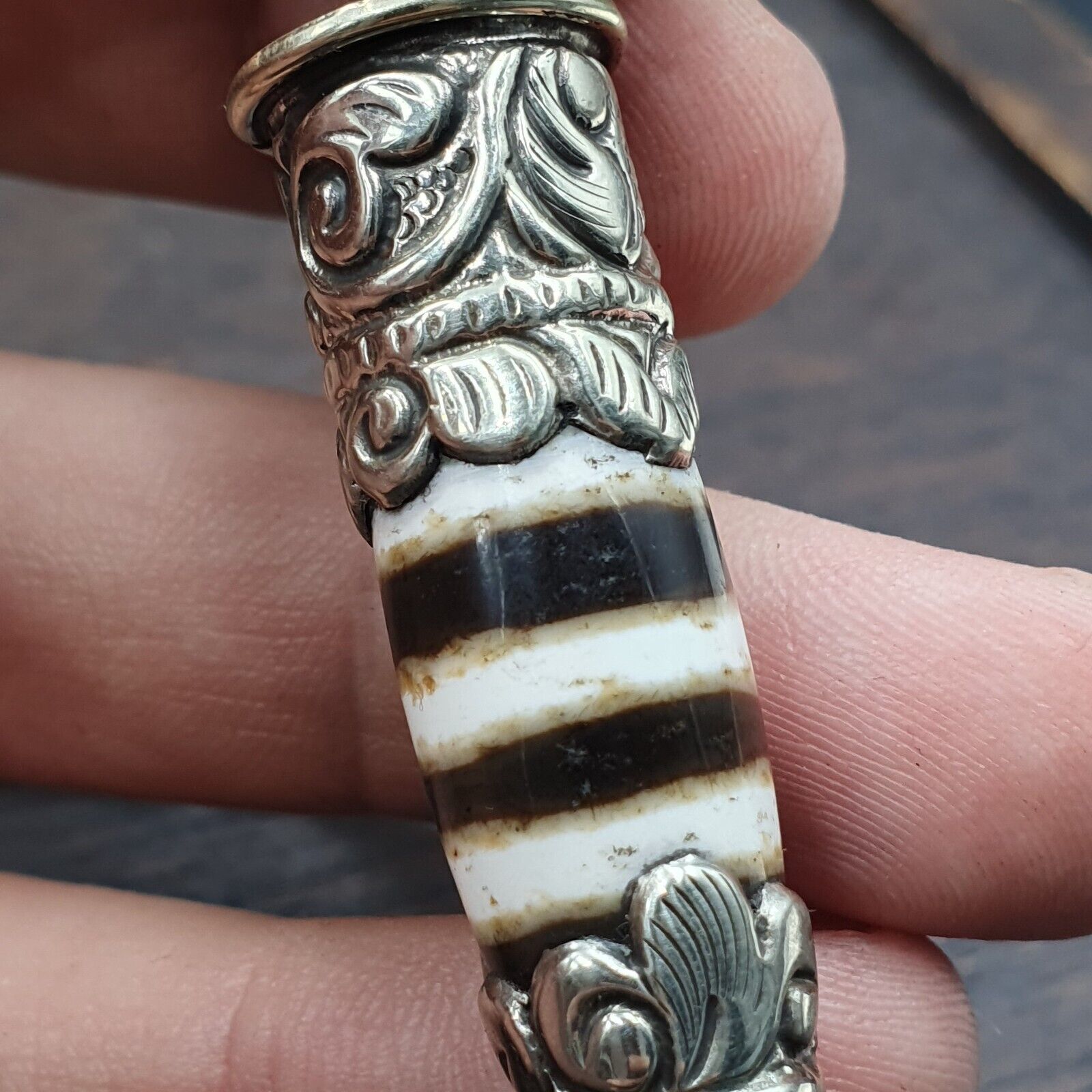 Rare 3 Stripes Tibetan Silver Nepalese Agate bead dzi pendant Necklace