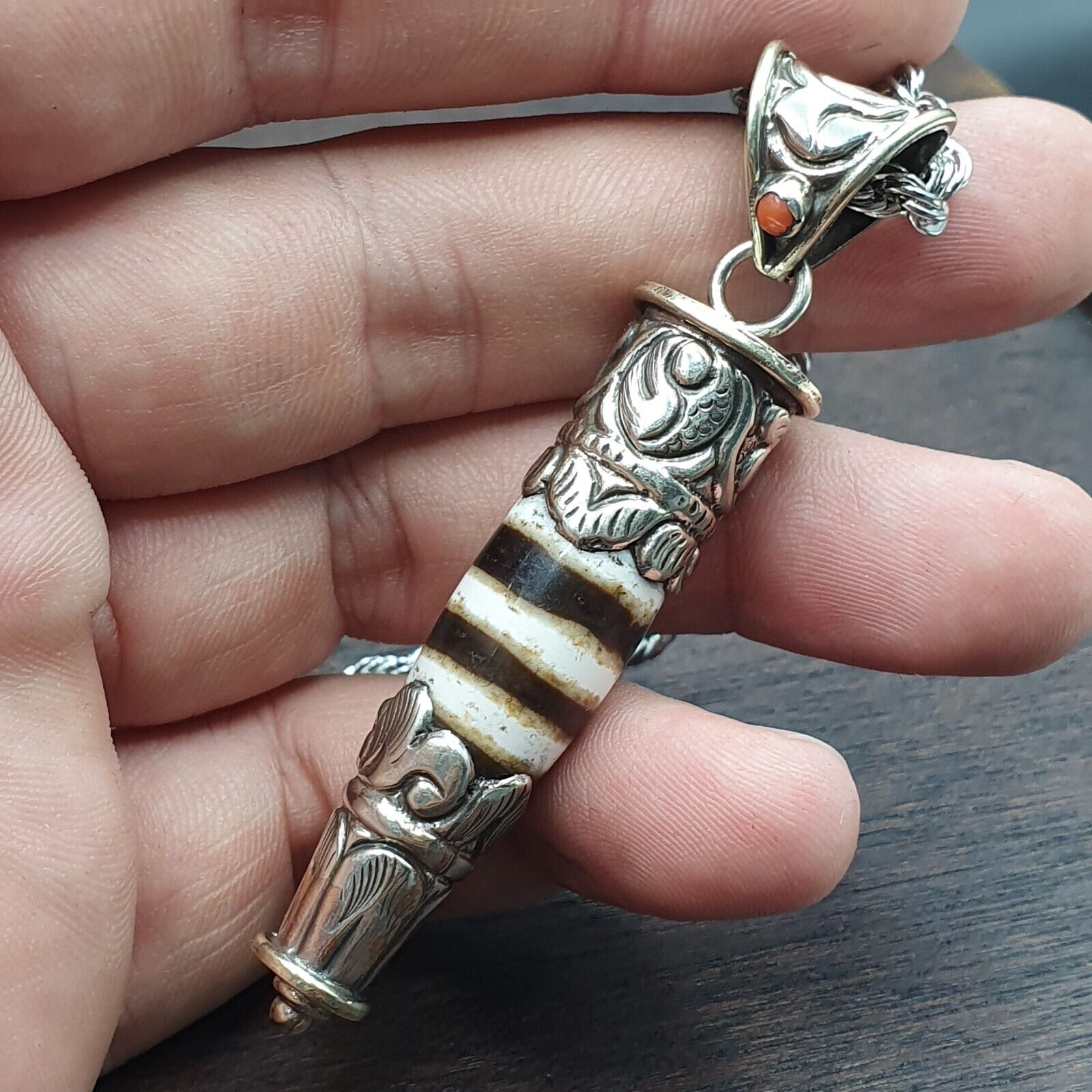 Rare 3 Stripes Tibetan Silver Nepalese Agate bead dzi pendant Necklace