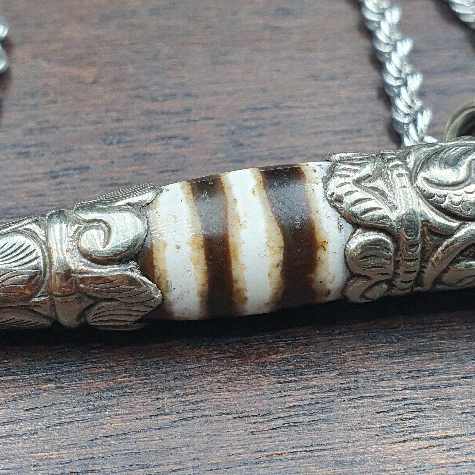 Rare 3 Stripes Tibetan Silver Nepalese Agate bead dzi pendant Necklace
