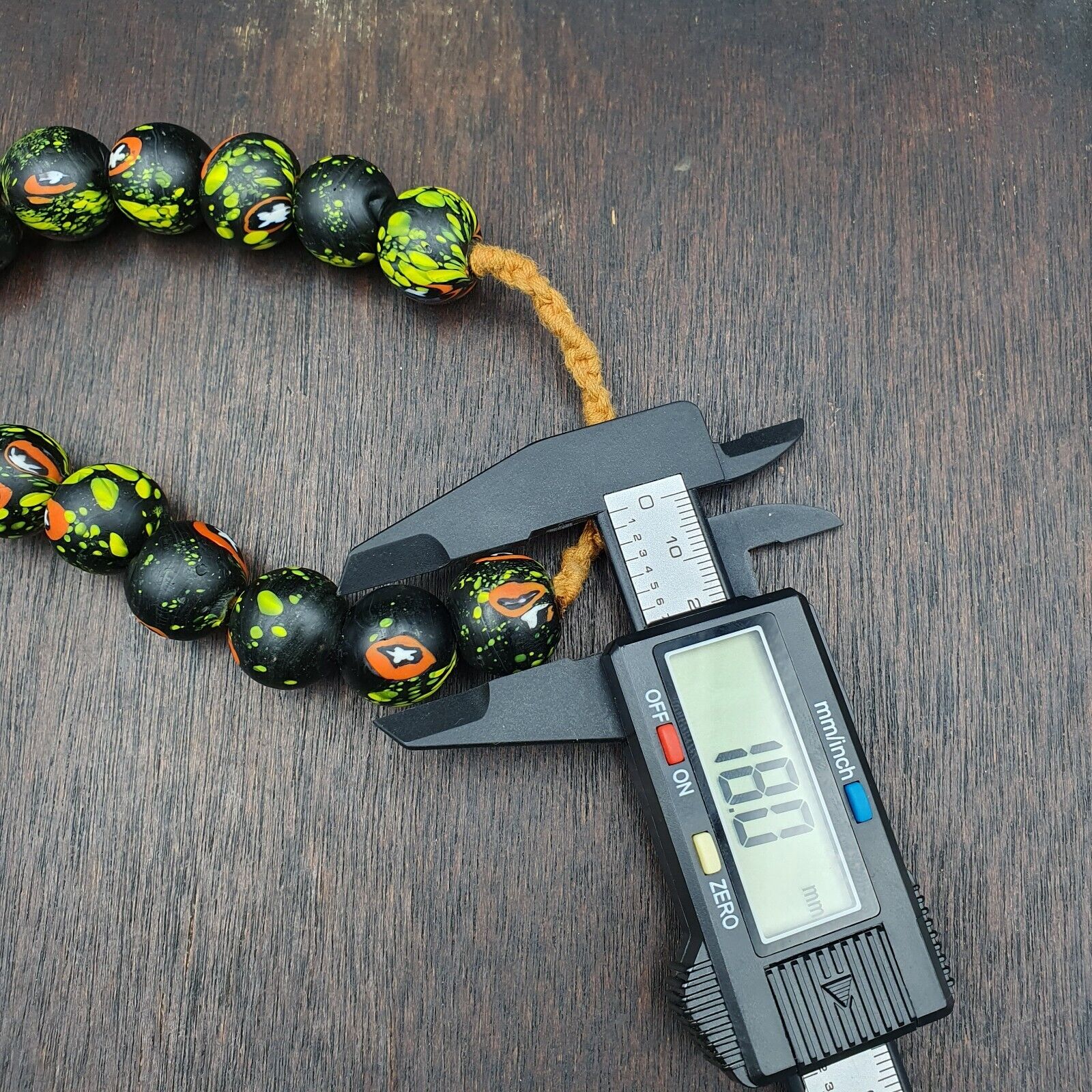 Vintage Trade Floral Green, Black Glass Beads Beaded Necklace