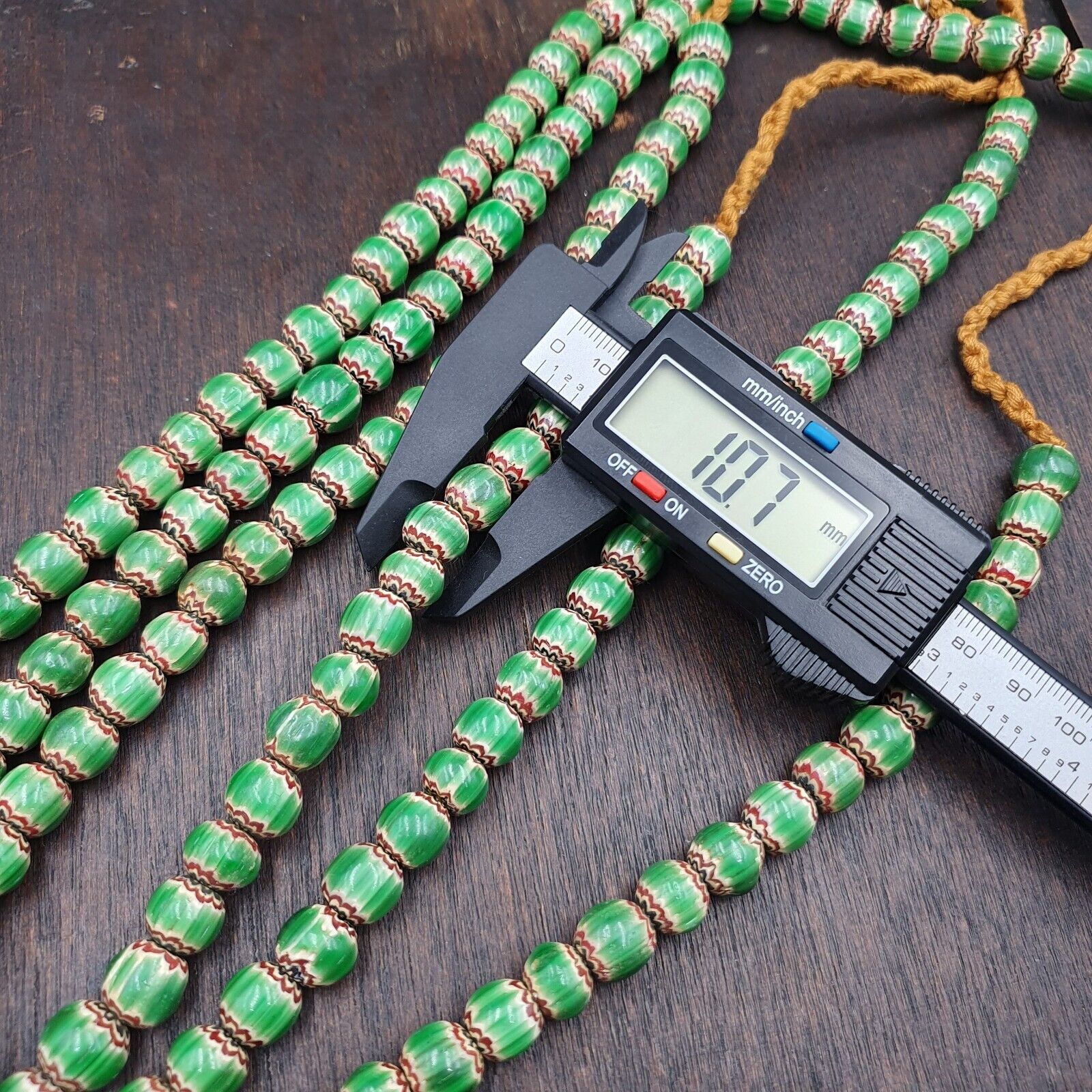 Beautiful Green Red Chevrons venetian Style Beads African Necklace 10-11mm