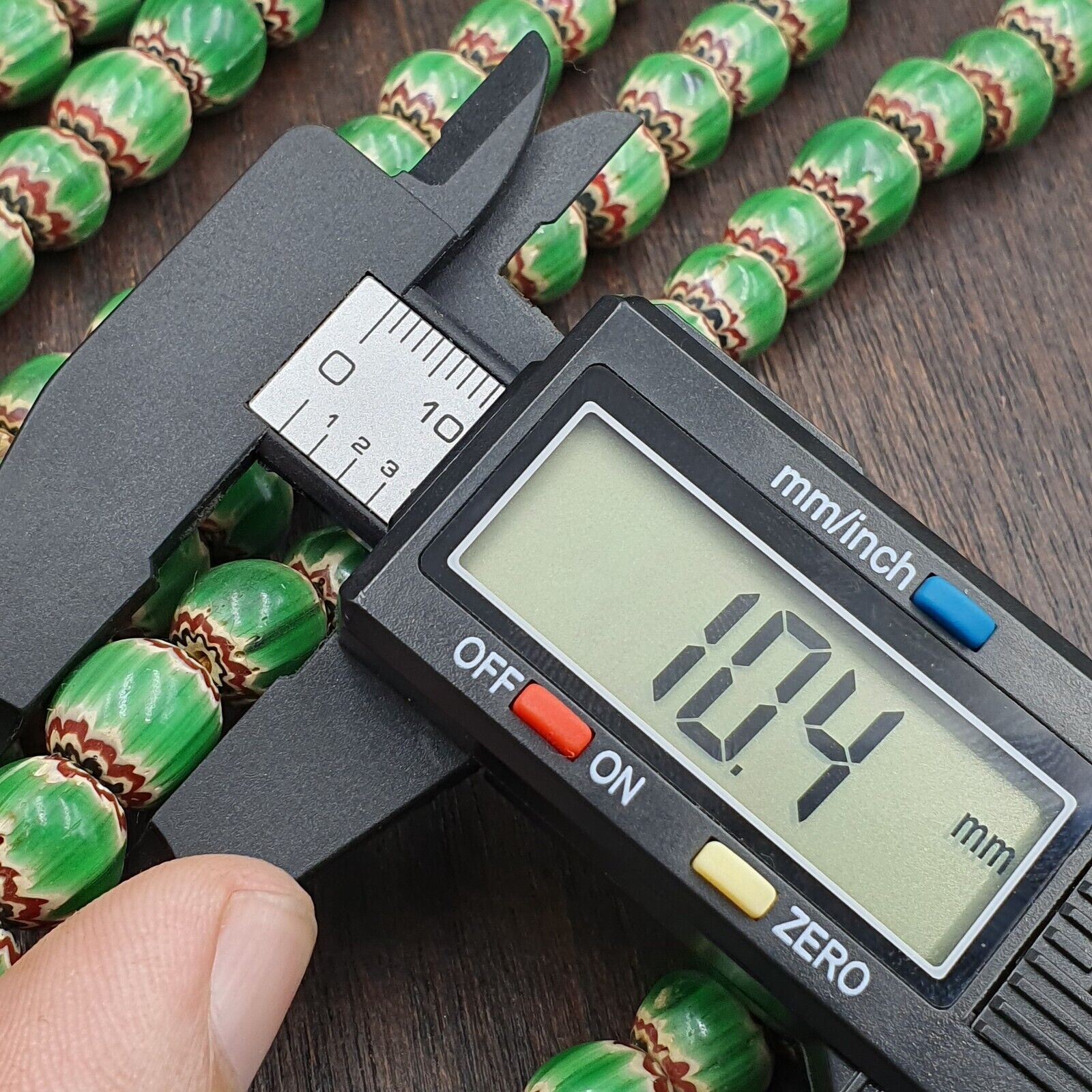 Beautiful Green Red Chevrons venetian Style Beads African Necklace 10-11mm