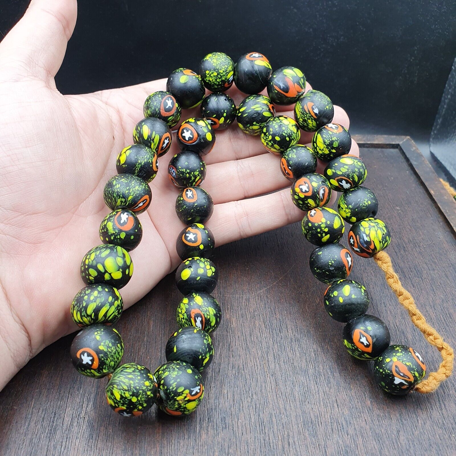 Vintage Trade Floral Green, Black Glass Beads Beaded Necklace