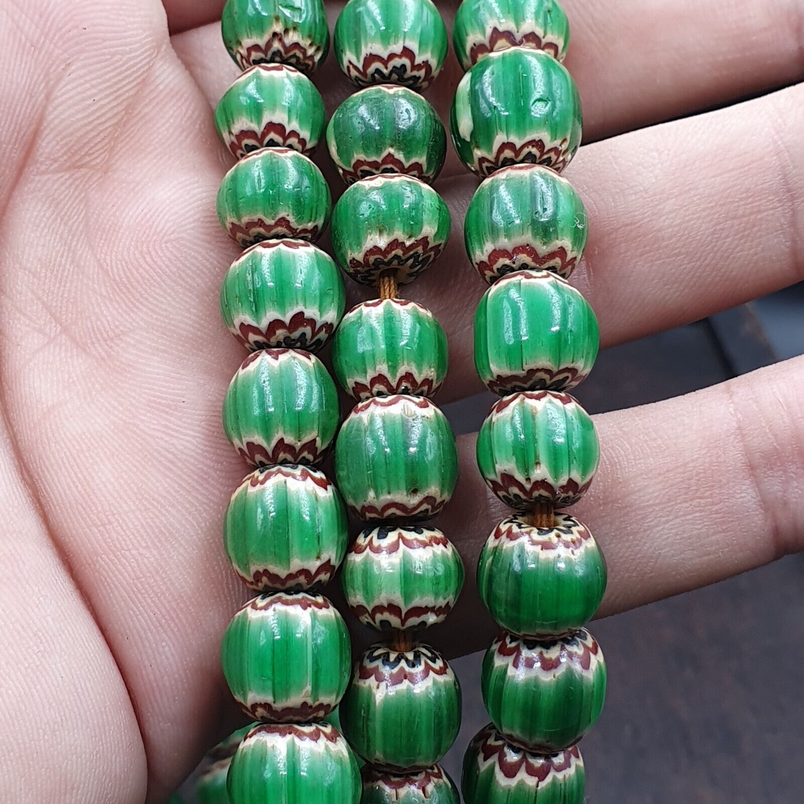 Beautiful Green Red Chevrons venetian Style Beads African Necklace 10-11mm