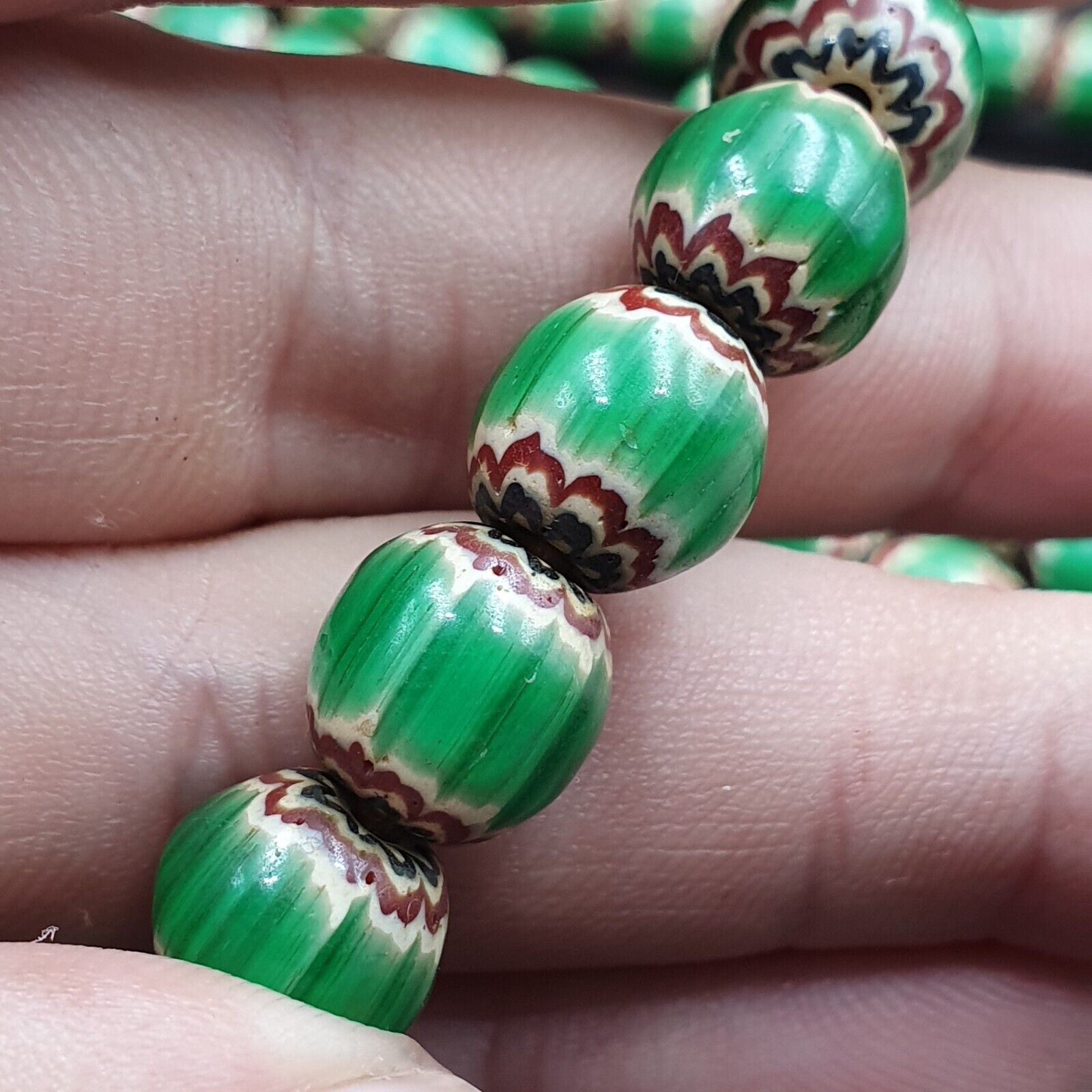 Beautiful Green Red Chevrons venetian Style Beads African Necklace 10-11mm