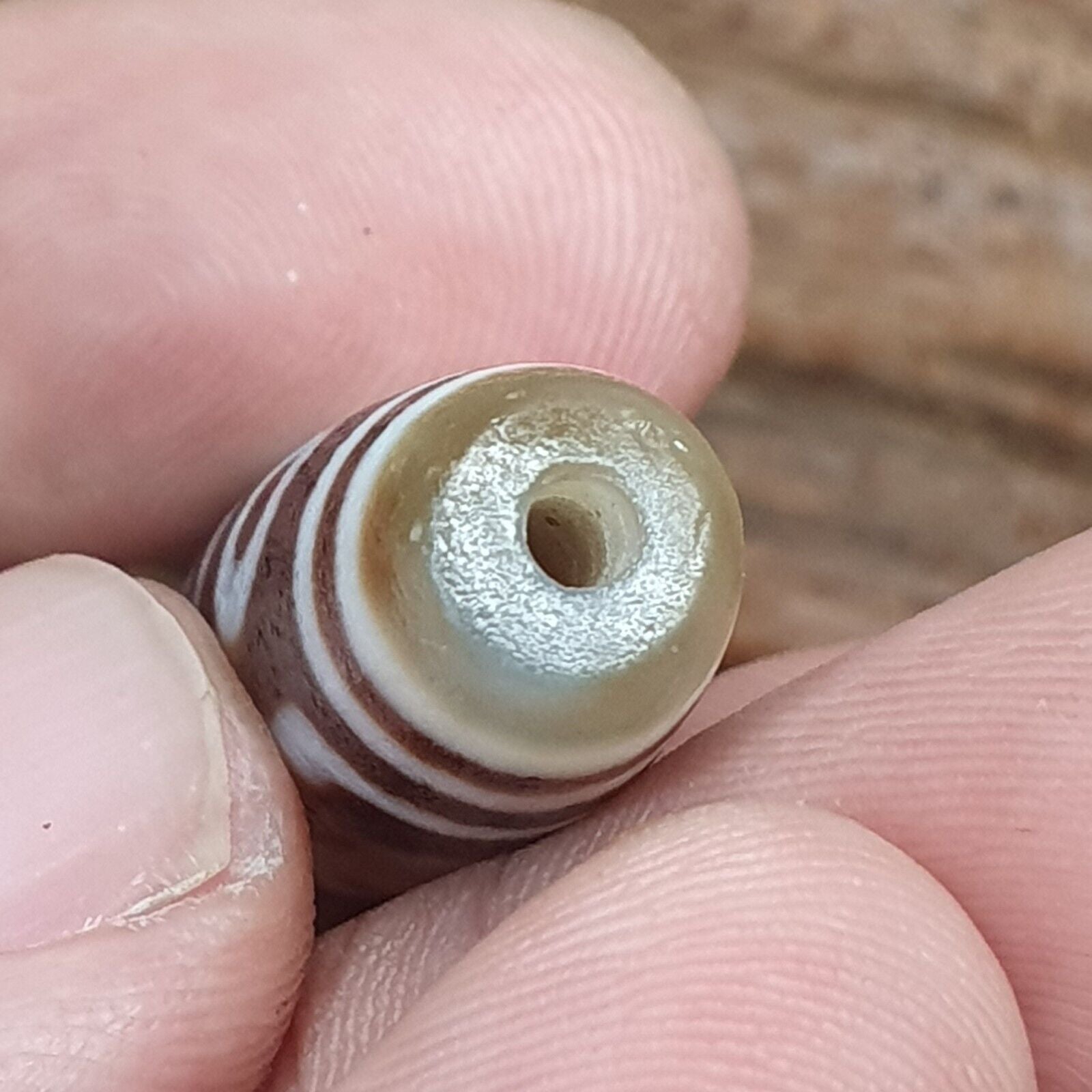 Tibetan Himalayan Agate 3 eyes in eye Dzi Bead Amulet circle and Square Eyes