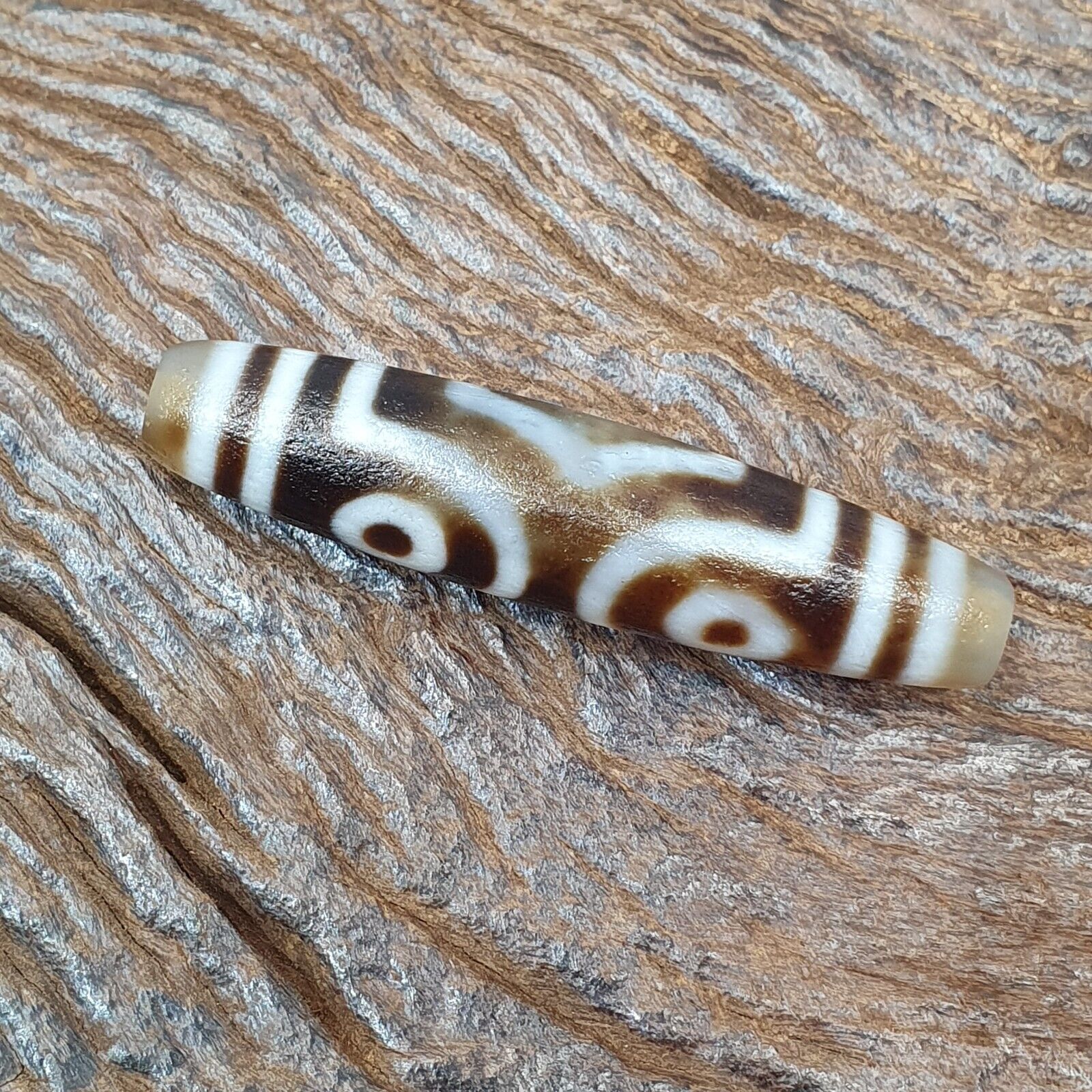 Tibetan Himalayan Agate 3 eyes in eye Dzi Bead Amulet circle and Square Eyes