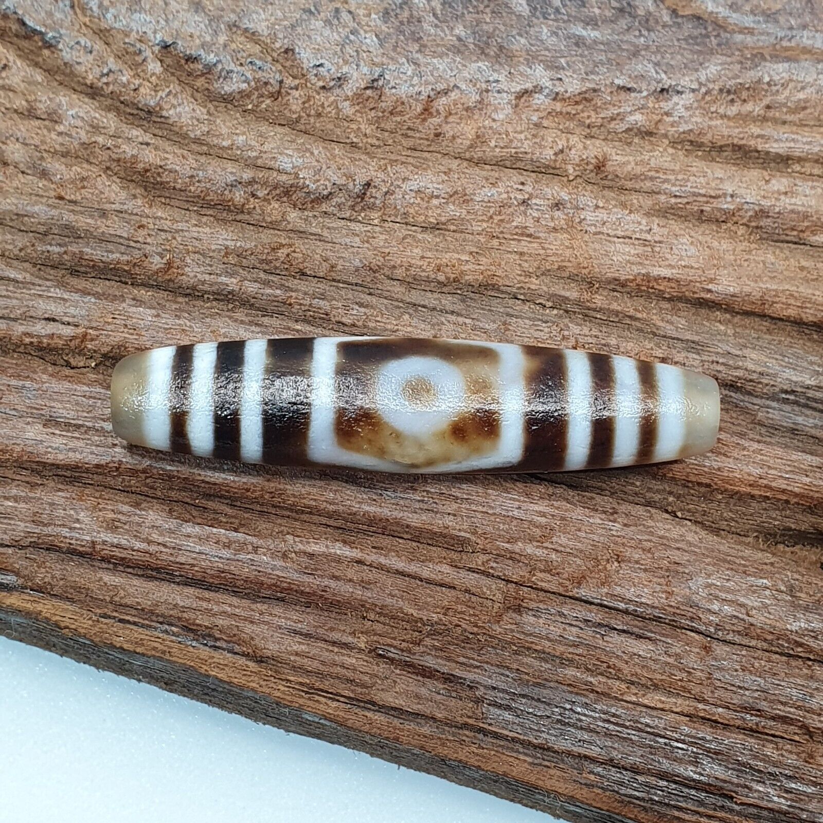 Tibetan Himalayan Agate 3 eyes in eye Dzi Bead Amulet circle and Square Eyes