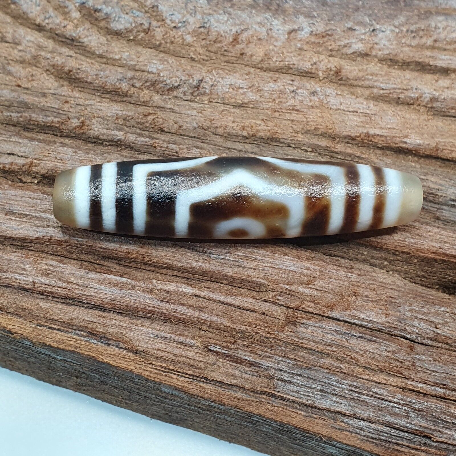 Tibetan Himalayan Agate 3 eyes in eye Dzi Bead Amulet circle and Square Eyes