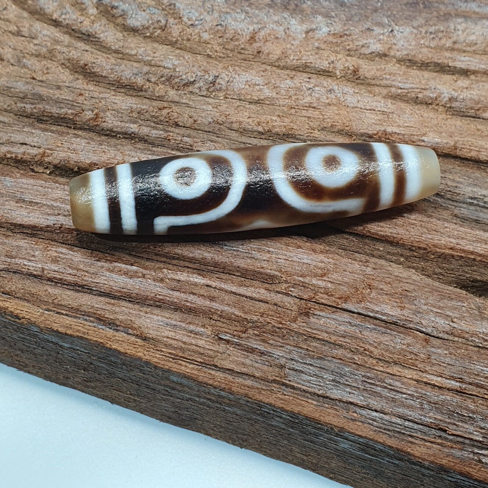 Tibetan Himalayan Agate 3 eyes in eye Dzi Bead Amulet circle and Square Eyes