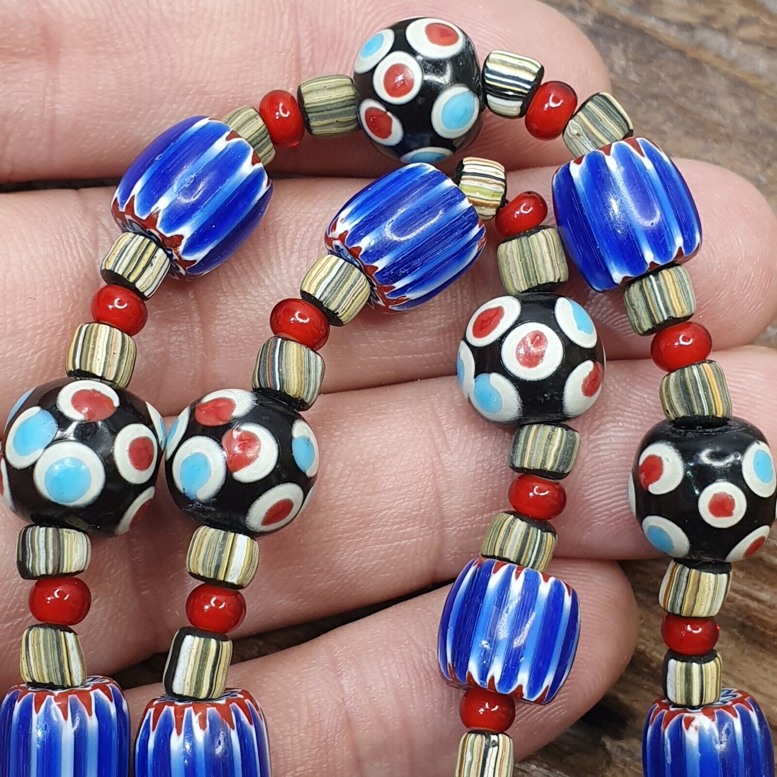 Vintage Venetian Style Trade Skunk Blue Chevron whiteheart Beads Strand
