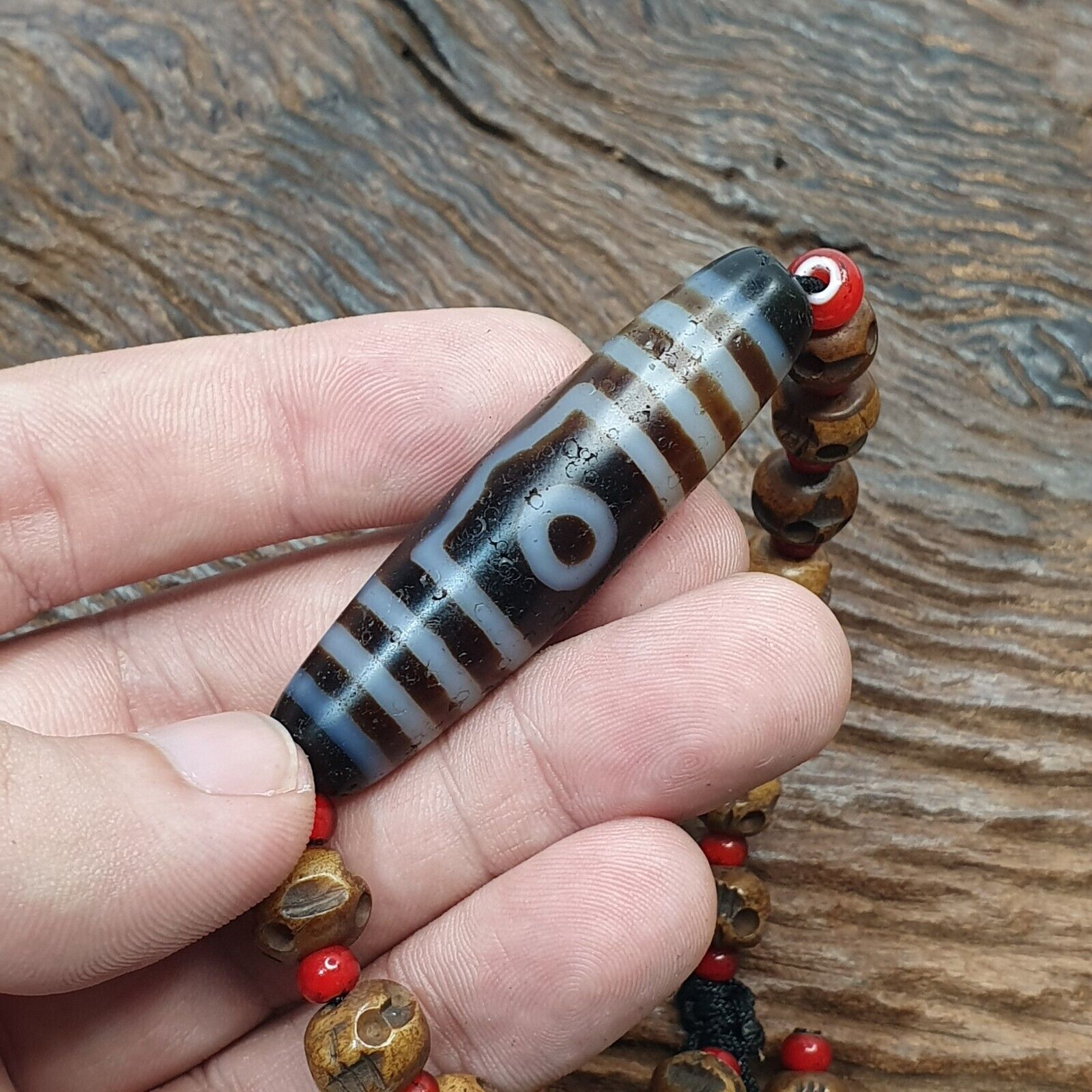 Vintage Old Himalayan Indo Tibetan Agate, carving Skull Beads Bracelet