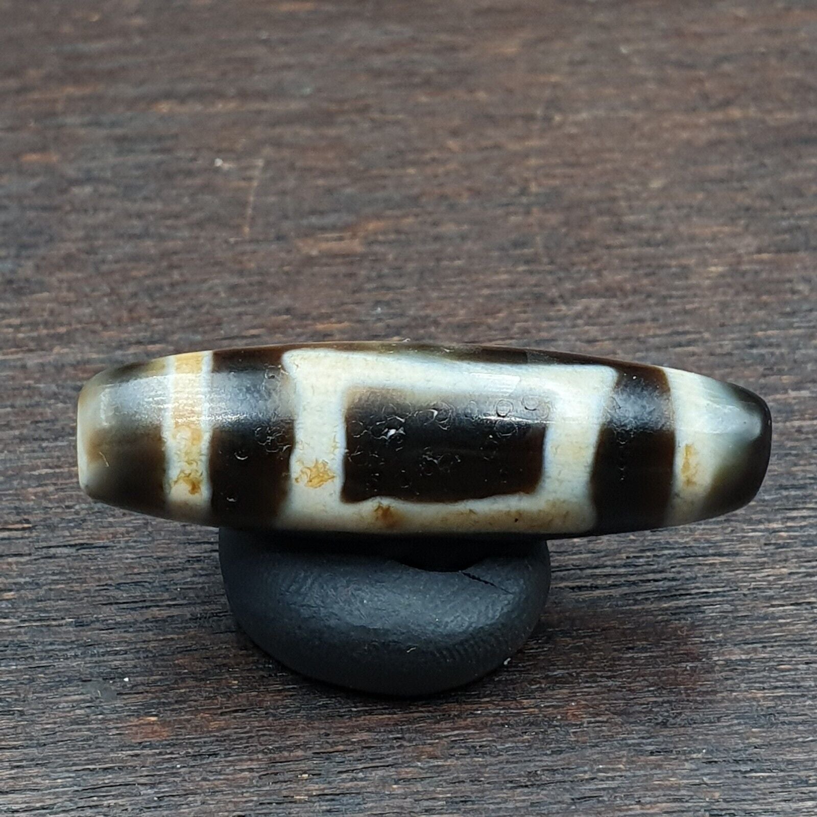 3 Eyes Vintage Old Himalayan Indo Tibetan Agate Beads Unique pattern STB-11