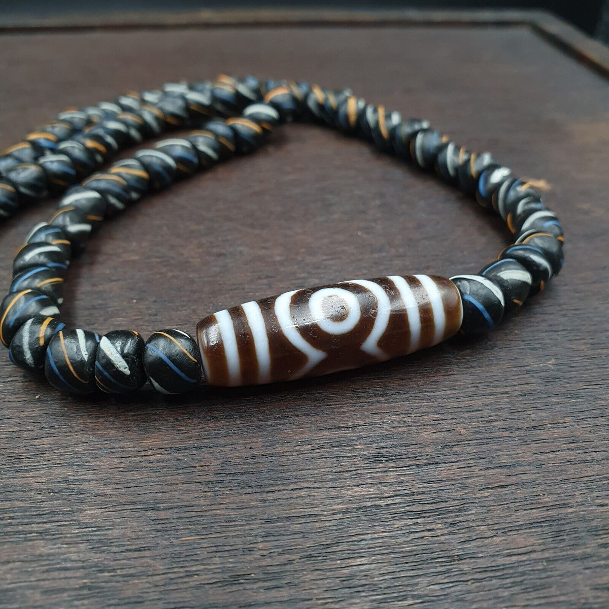 Himalayan Indo Tibetan 3 Eyes 4 stripes unique Patterns Dzi Amulet Necklace