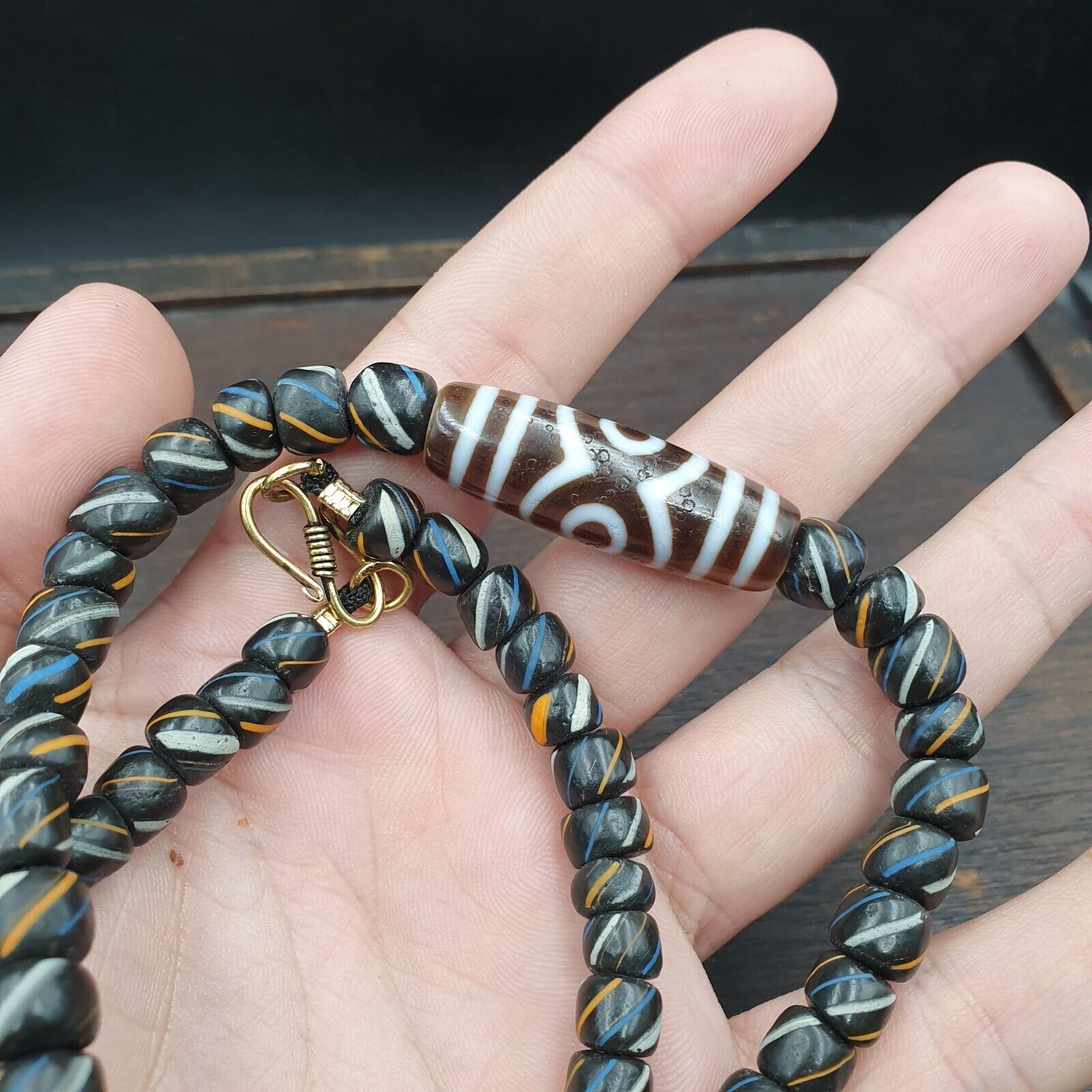 Himalayan Indo Tibetan 3 Eyes 4 stripes unique Patterns Dzi Amulet Necklace