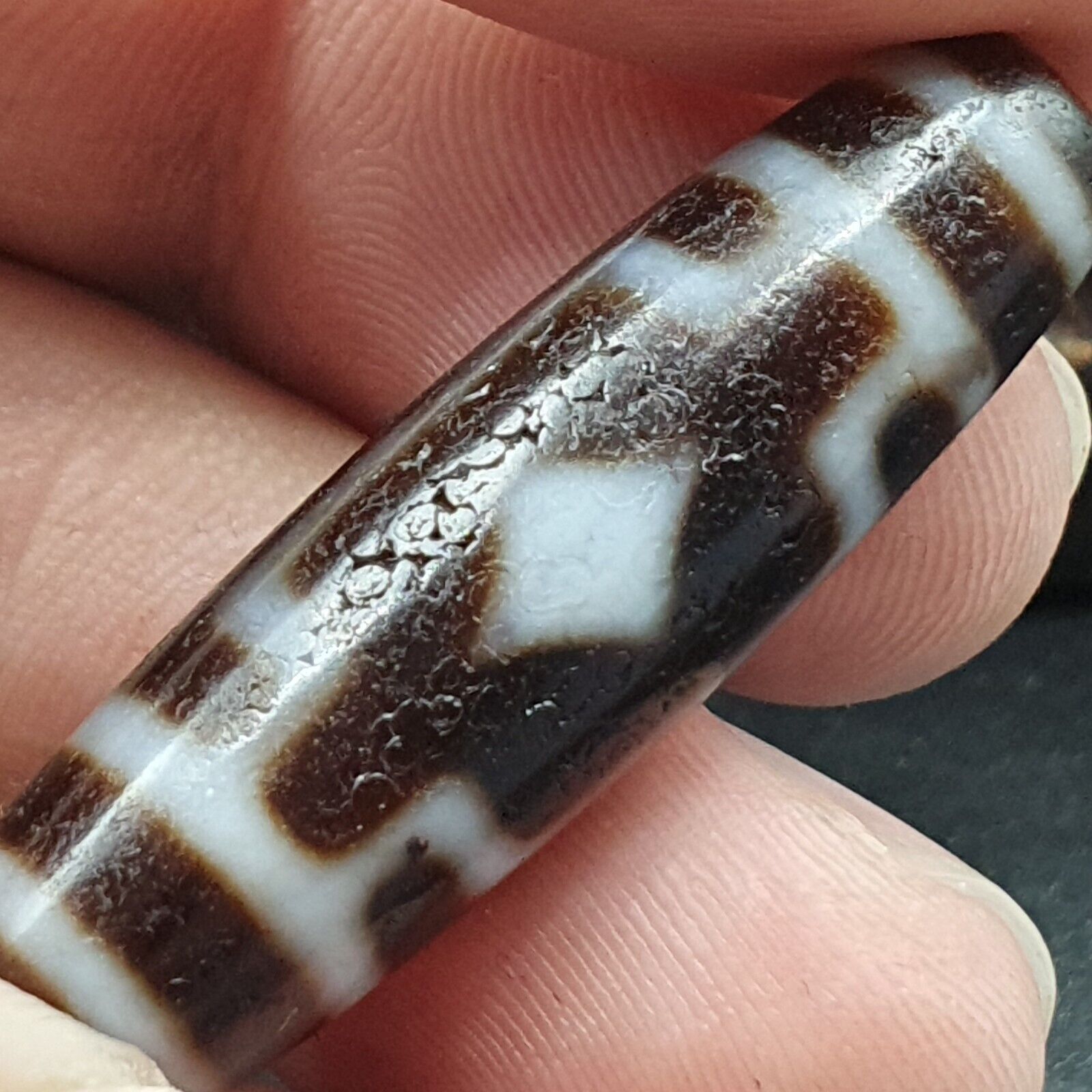 High Quality Tibetan Diamond eyes Unique pattern Agate Dzi Bead Amulet CT-11
