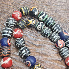 Vintage Feather Pattern Glass: Exquisite Beaded GLASS Art BEADS Necklace