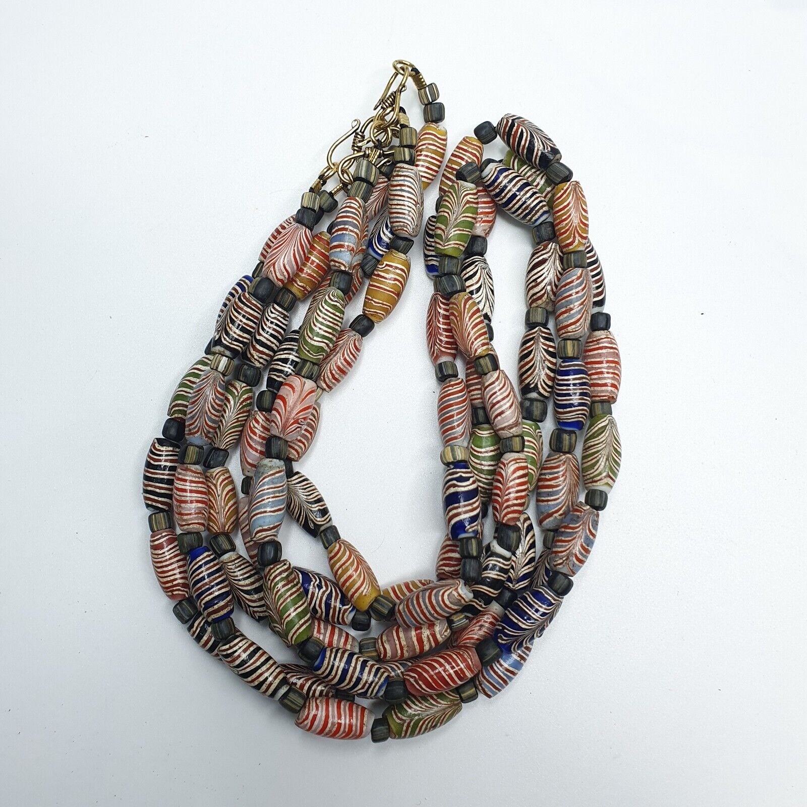 Vintage Feathered Glass: Exquisite Beaded Art 17x9.5MM GLASS BEADS Necklace