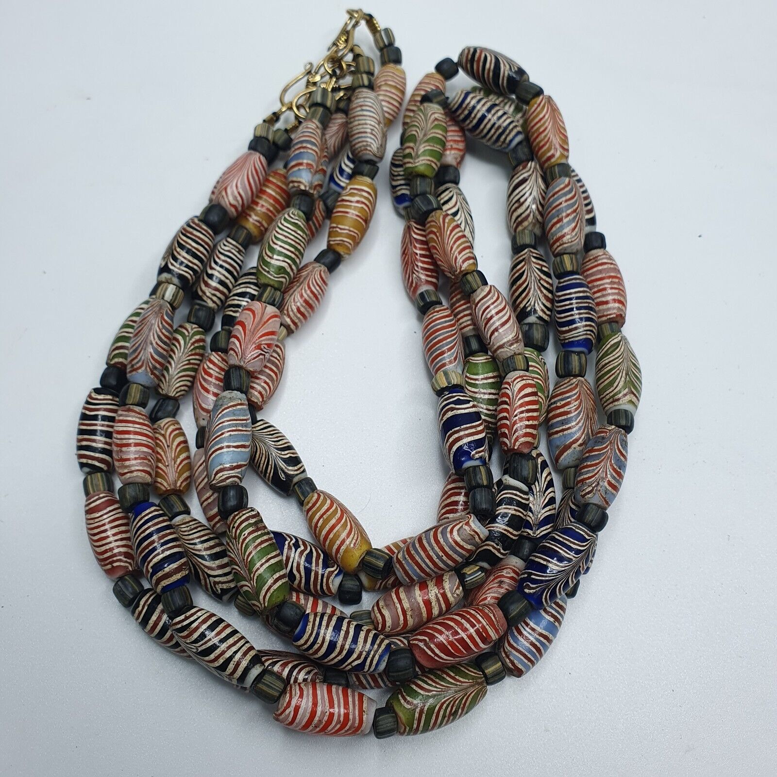 Vintage Feathered Glass: Exquisite Beaded Art 17x9.5MM GLASS BEADS Necklace