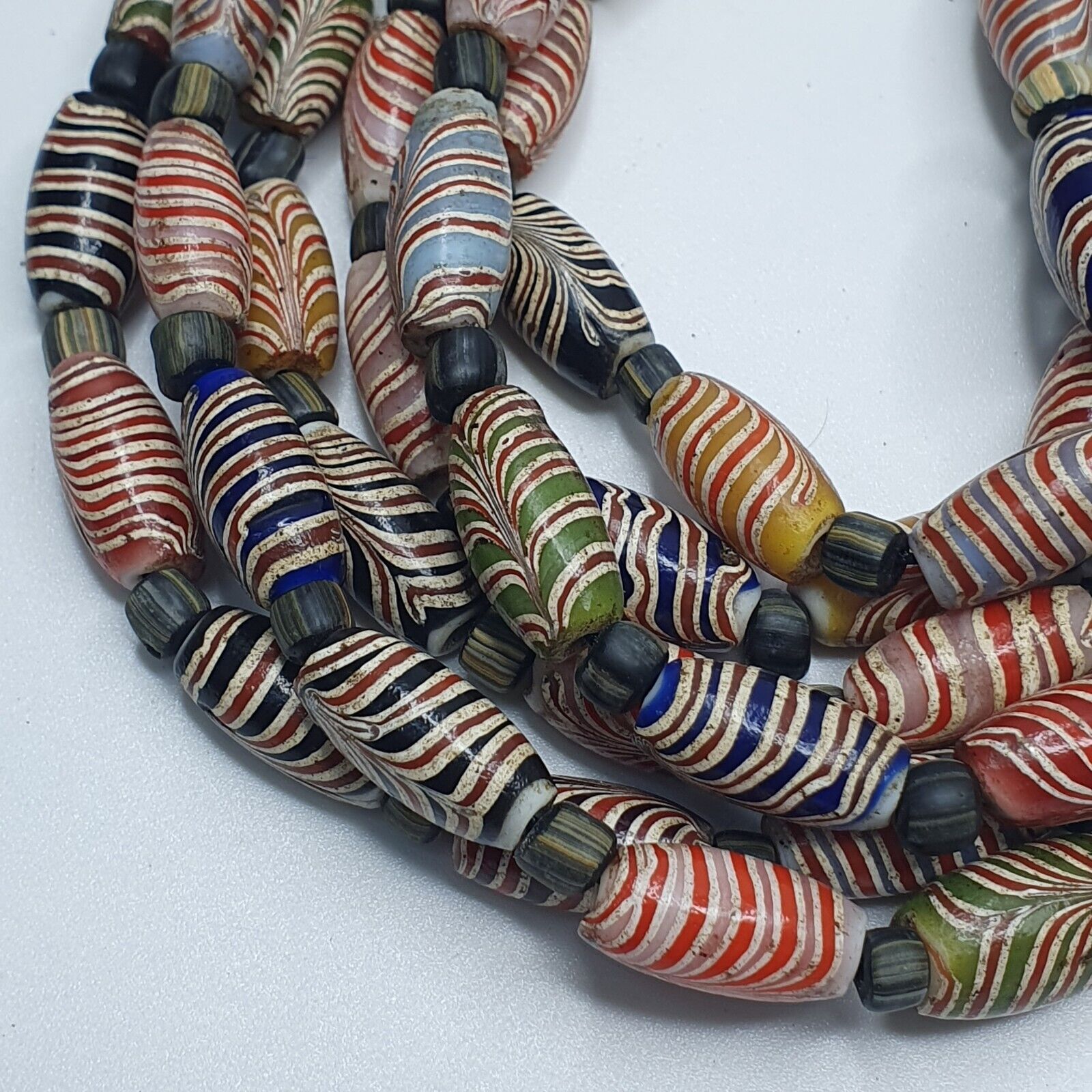 Vintage Feathered Glass: Exquisite Beaded Art 17x9.5MM GLASS BEADS Necklace