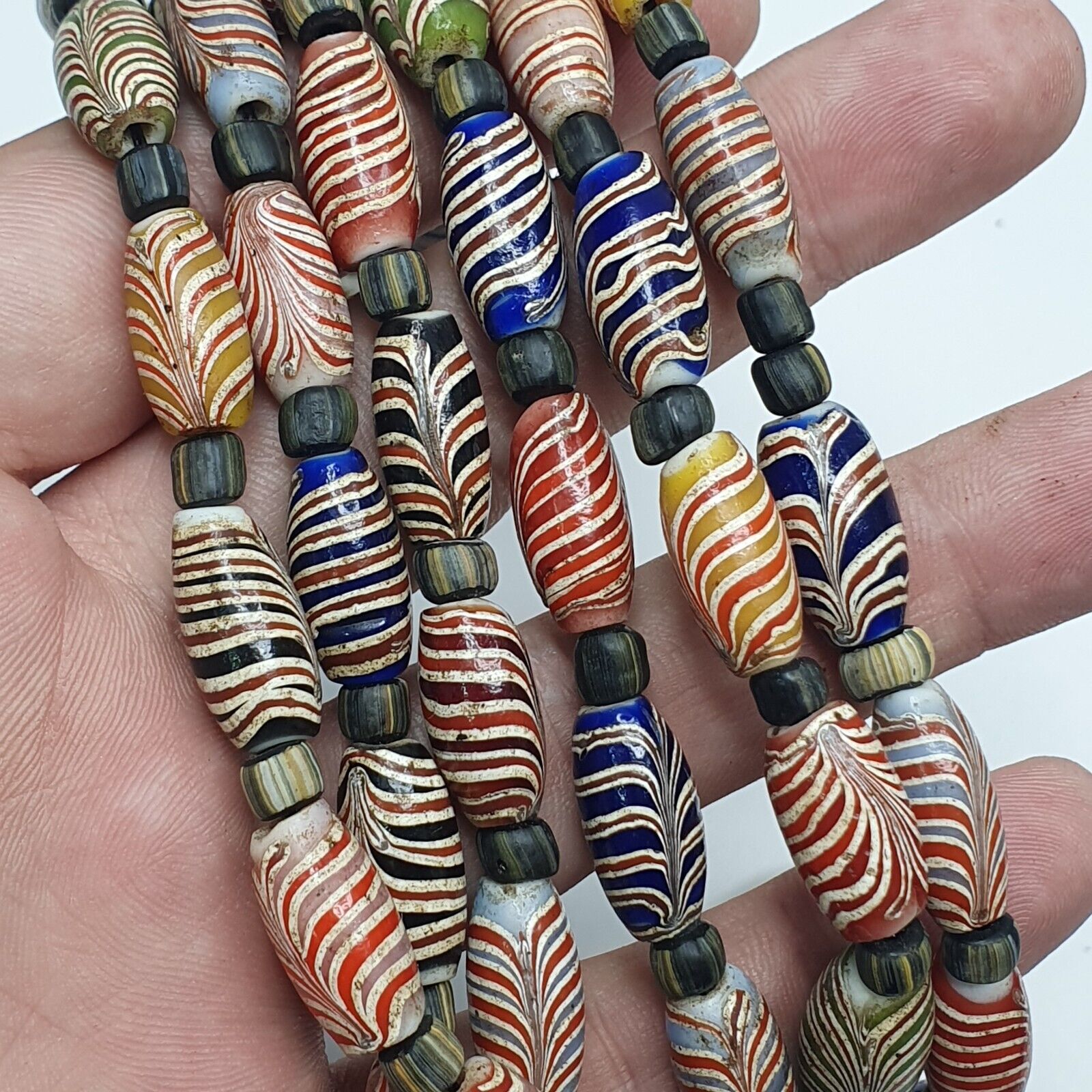 Vintage Feathered Glass: Exquisite Beaded Art 17x9.5MM GLASS BEADS Necklace