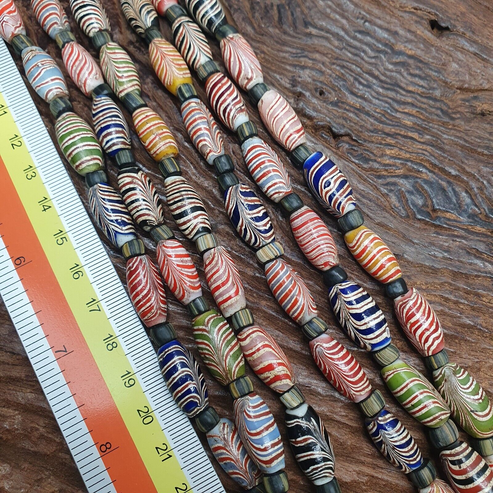 Vintage Feathered Glass: Exquisite Beaded Art 17x9.5MM GLASS BEADS Necklace