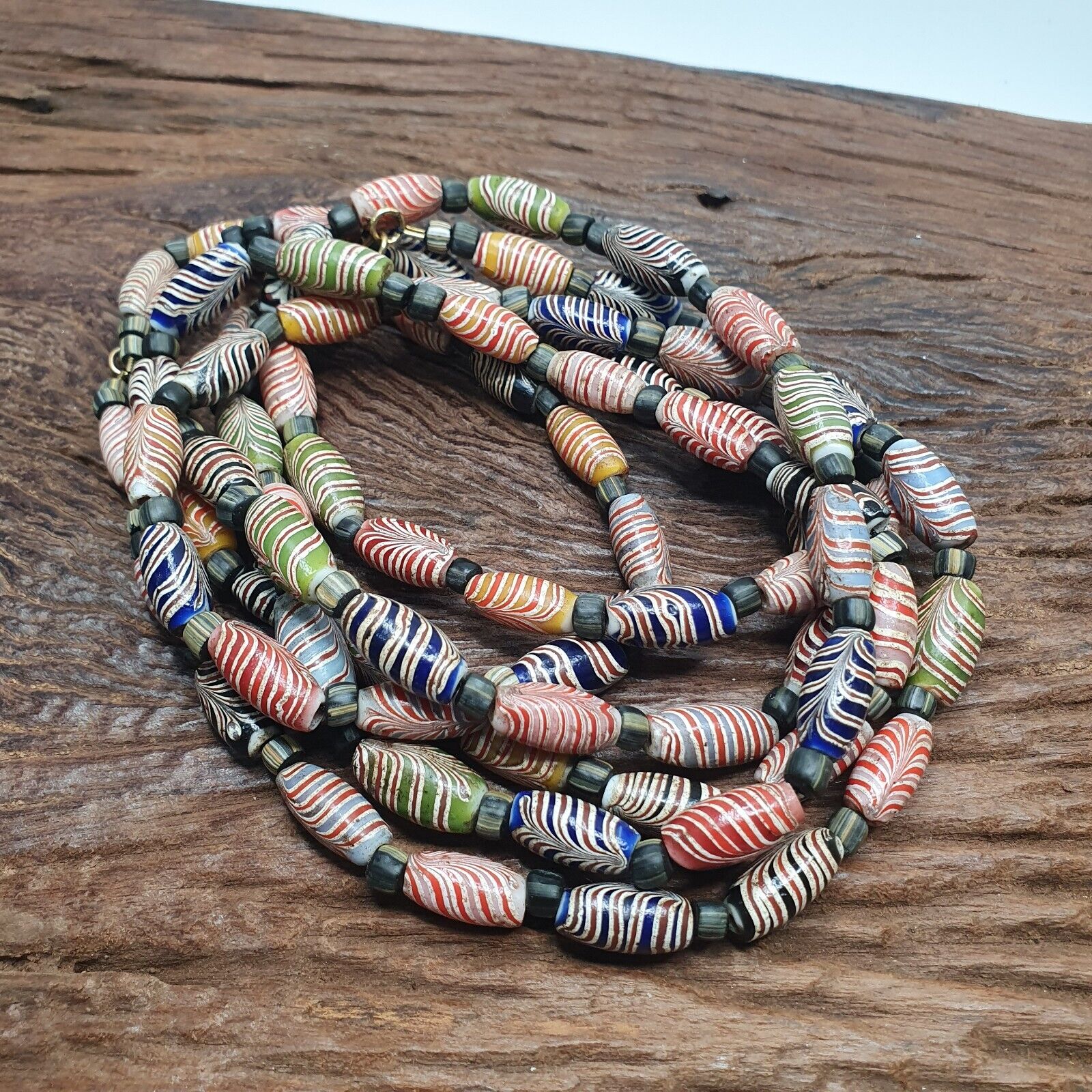 Vintage Feathered Glass: Exquisite Beaded Art 17x9.5MM GLASS BEADS Necklace