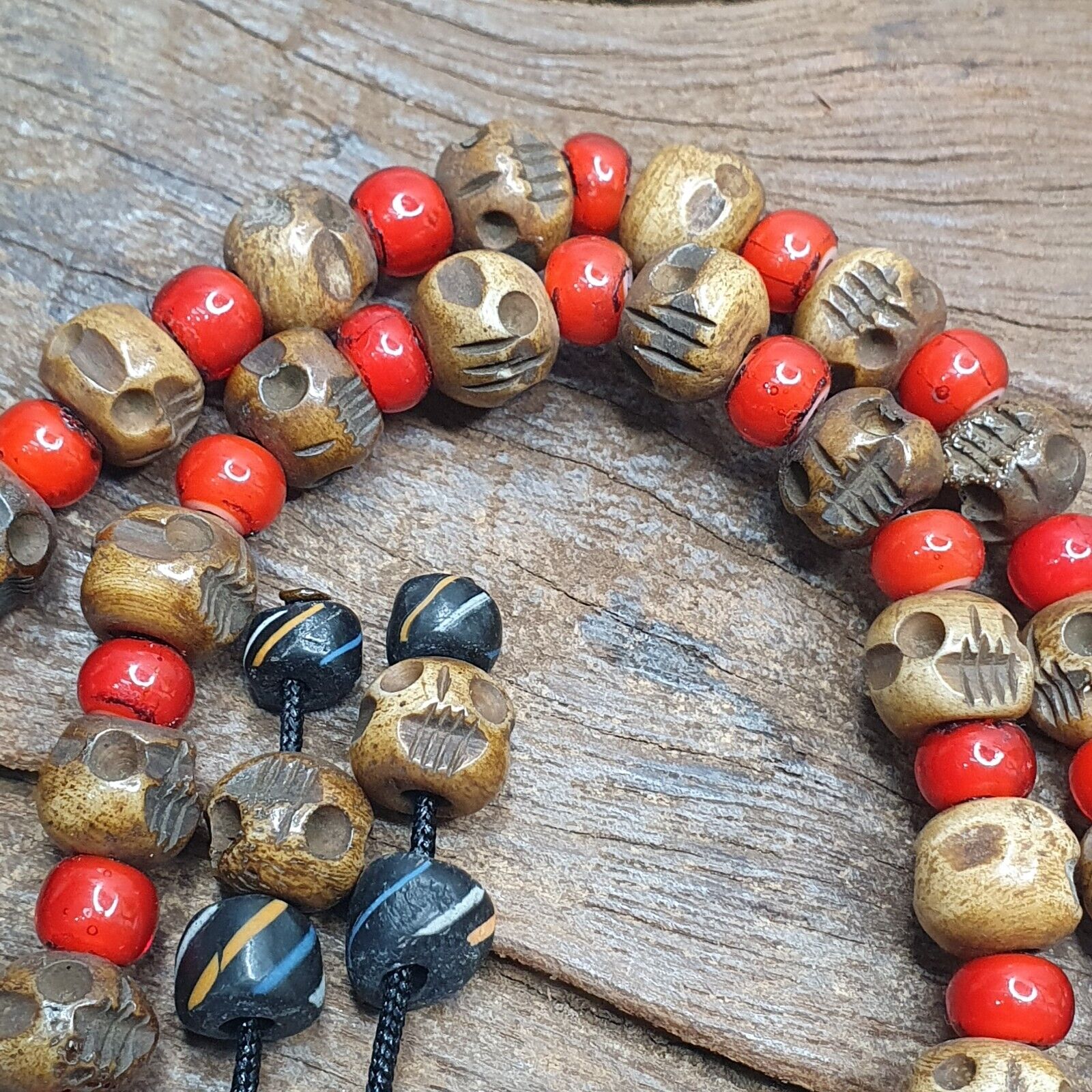 Antique Vintage Carving Animals Agate Pendant & whiteheart beads Necklace