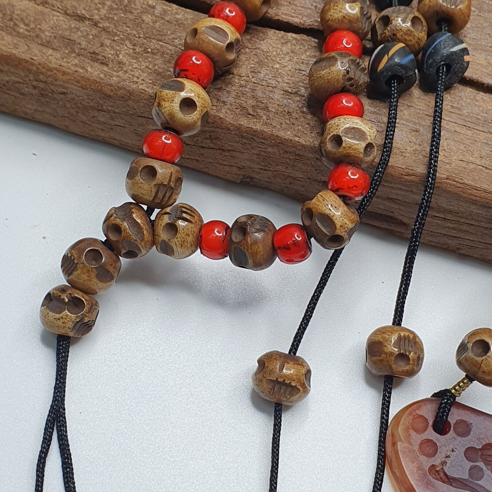 Antique Vintage Carving Animals Agate Pendant & whiteheart beads Necklace