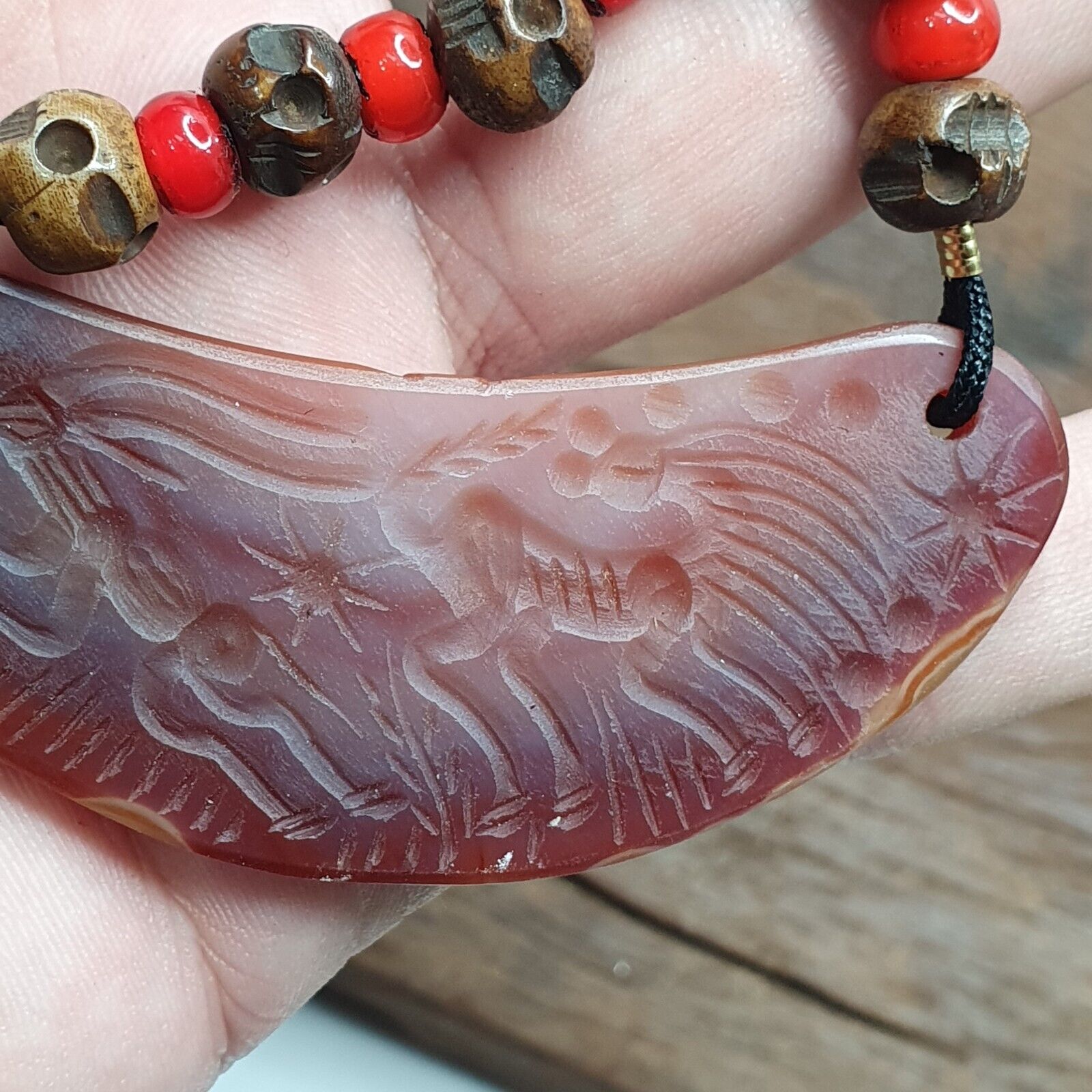 Antique Vintage Carving Animals Agate Pendant & whiteheart beads Necklace