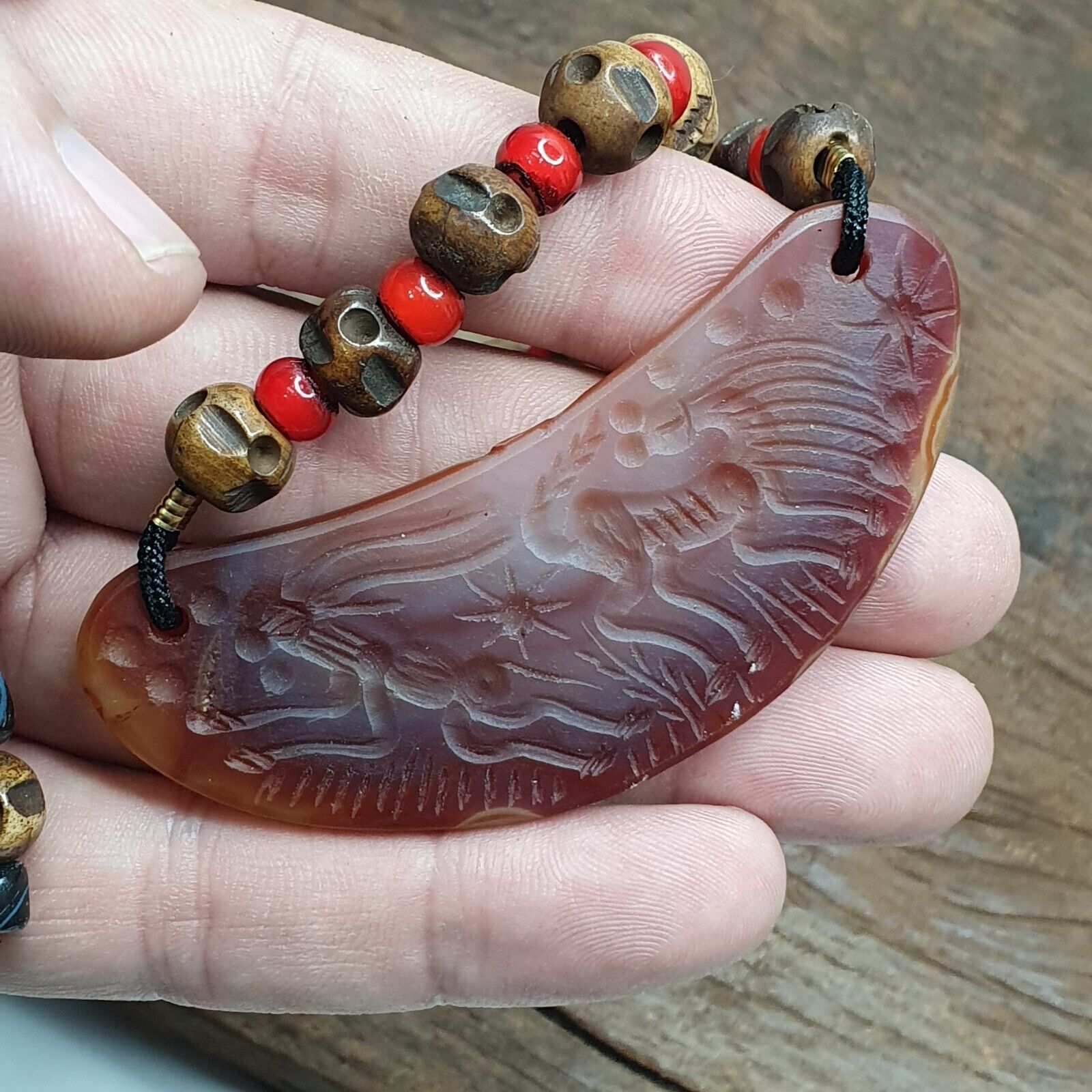 Antique Vintage Carving Animals Agate Pendant & whiteheart beads Necklace
