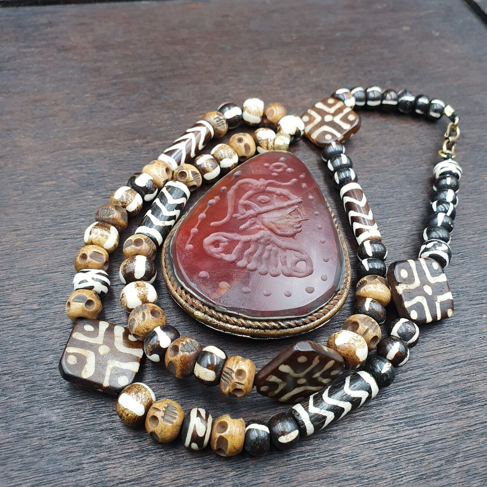 Antique Wonderful Carving Agate pendent Carved King Rare Pendant necklace