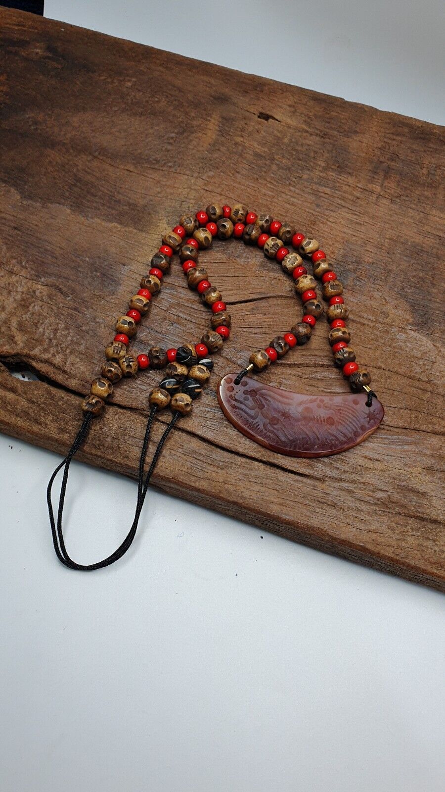 Antique Vintage Carving Animals Agate Pendant & whiteheart beads Necklace