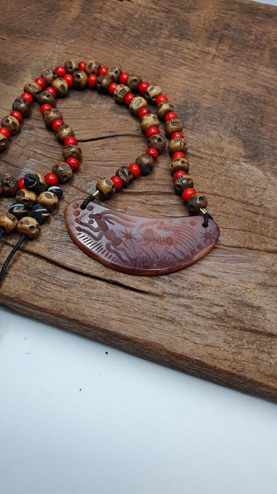 Antique Vintage Carving Animals Agate Pendant & whiteheart beads Necklace
