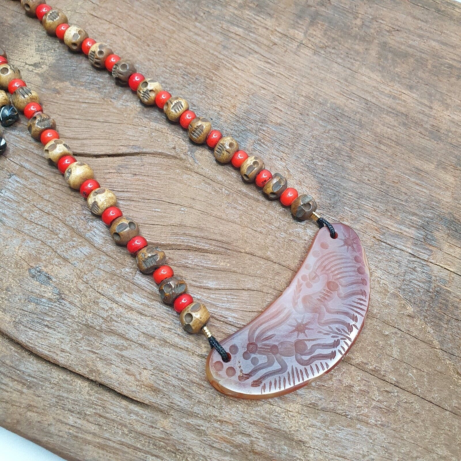 Antique Vintage Carving Animals Agate Pendant & whiteheart beads Necklace