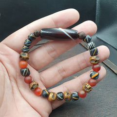 Antique Old Yemeni Agate Natural Rare pattern Banded Agate Bead Bracelet