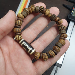 Protective Tibetan 3 Eyes and Lines Agate Dzi Bead Amulet carving beads Bracelet