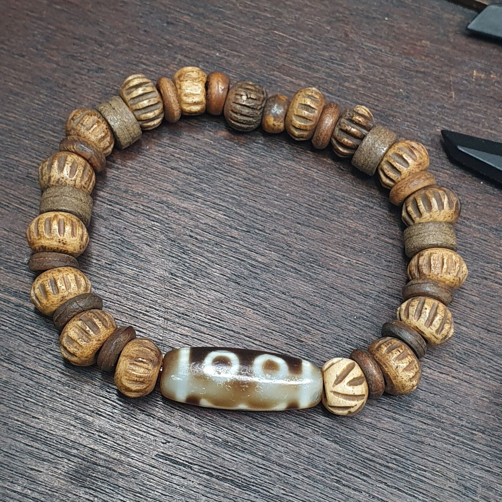 Protective Tibetan 3 Eyes and Lines Agate Dzi Bead Amulet carving beads Bracelet