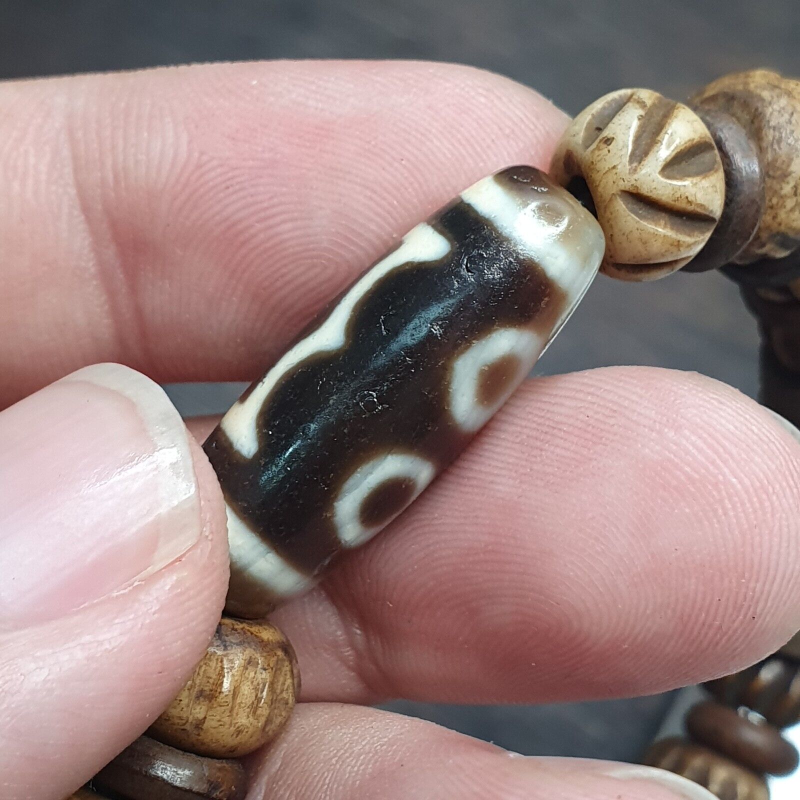 Protective Tibetan 3 Eyes and Lines Agate Dzi Bead Amulet carving beads Bracelet