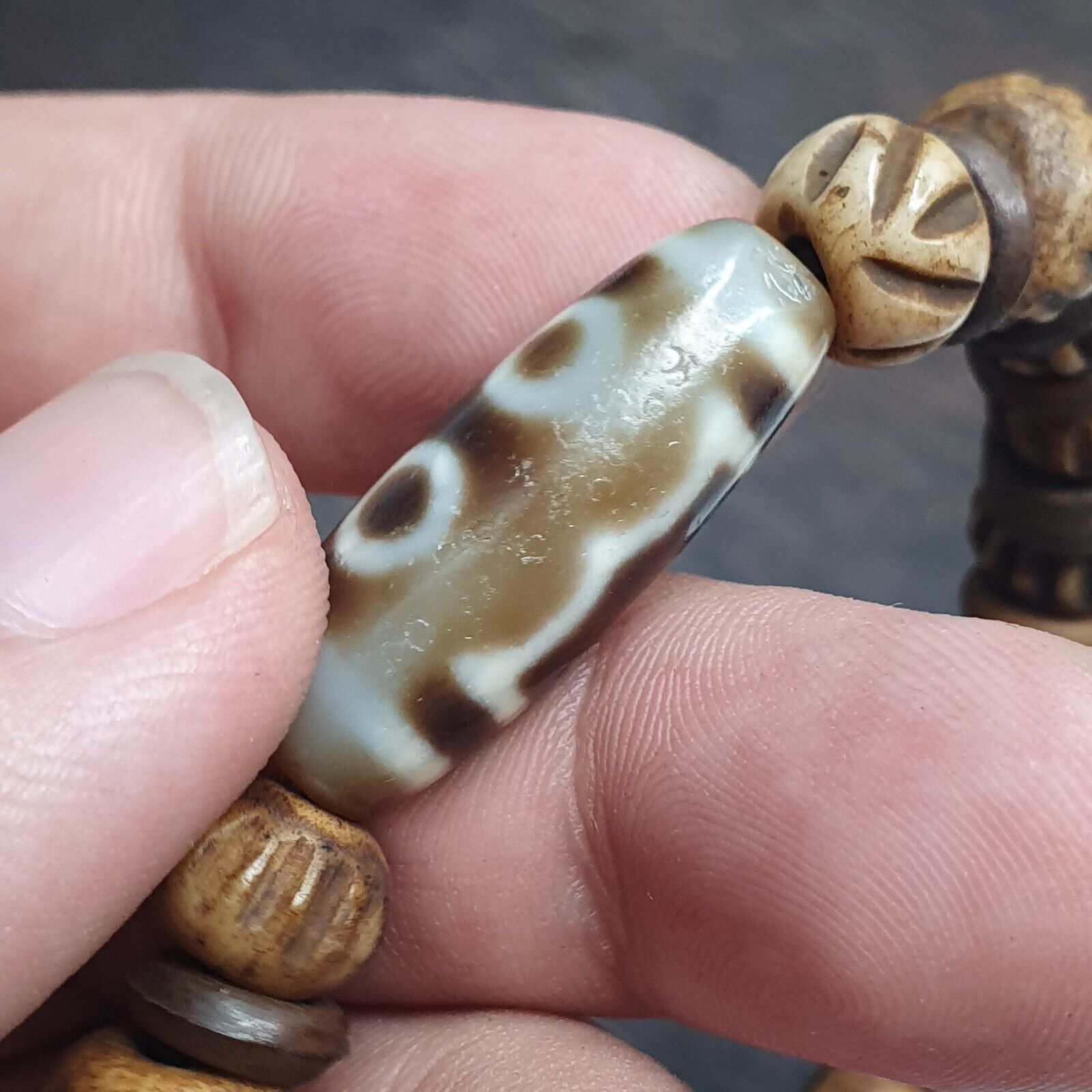 Protective Tibetan 3 Eyes and Lines Agate Dzi Bead Amulet carving beads Bracelet